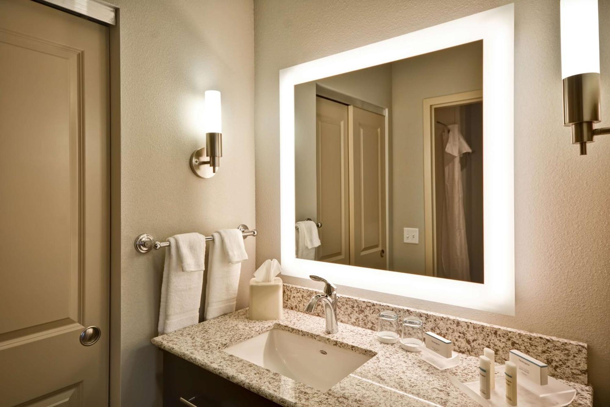 King Studio Suite Hearing Access or Non-Smoking