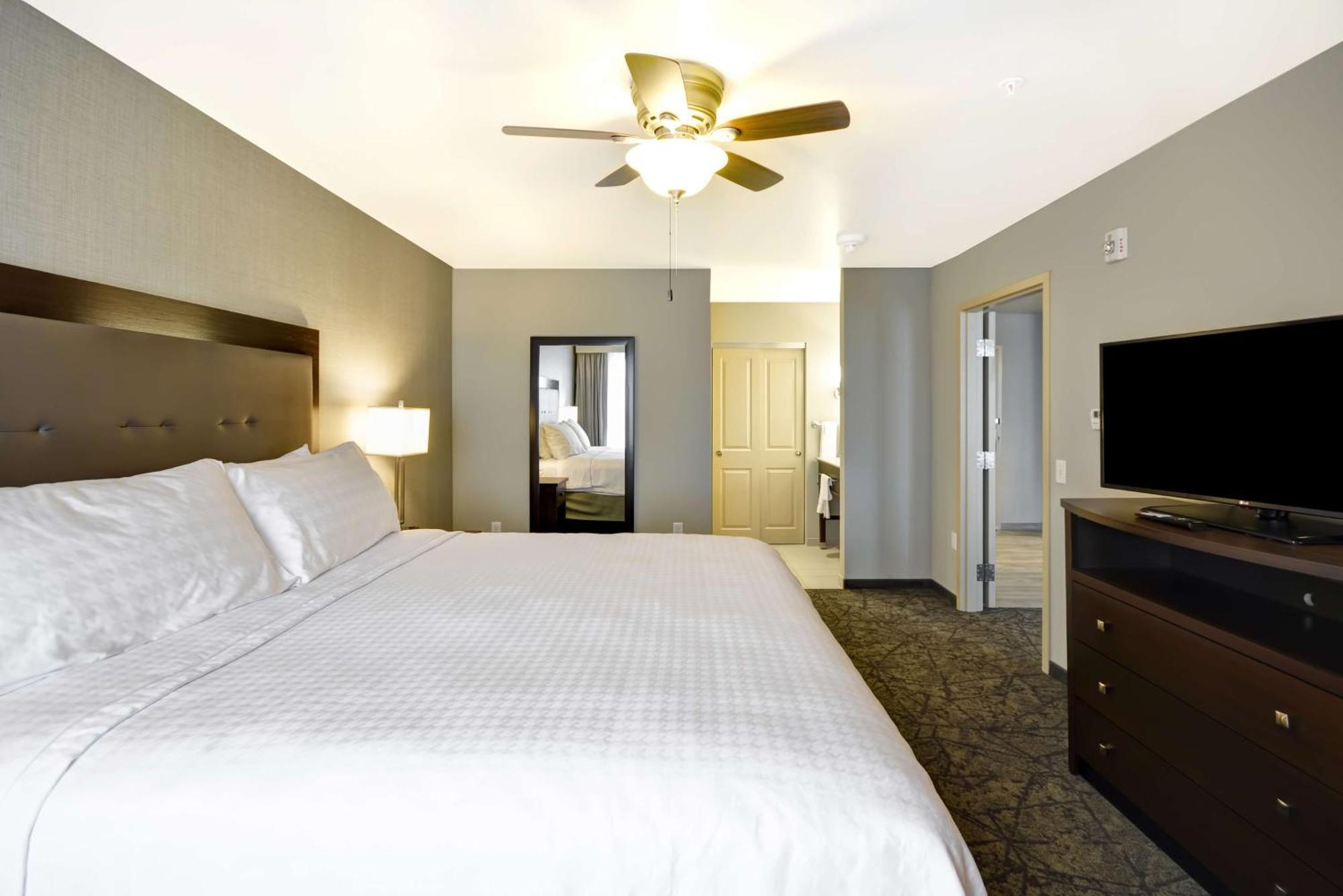 One-Bedroom King Suite Non-Smoking