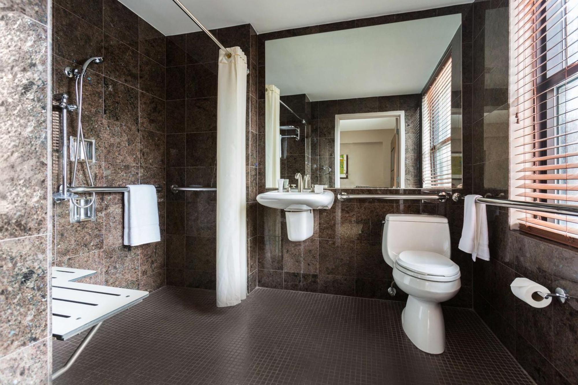 Deluxe King Room - Hearing Access
