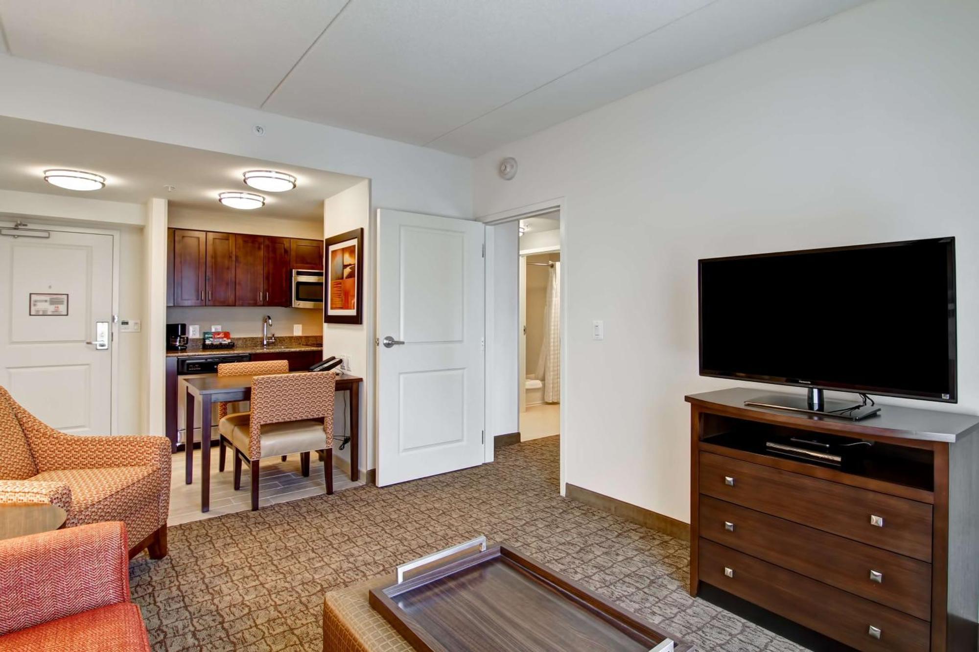 Queen Suite Two Queen Beds Mobility Hearing Access or Non-Smoking