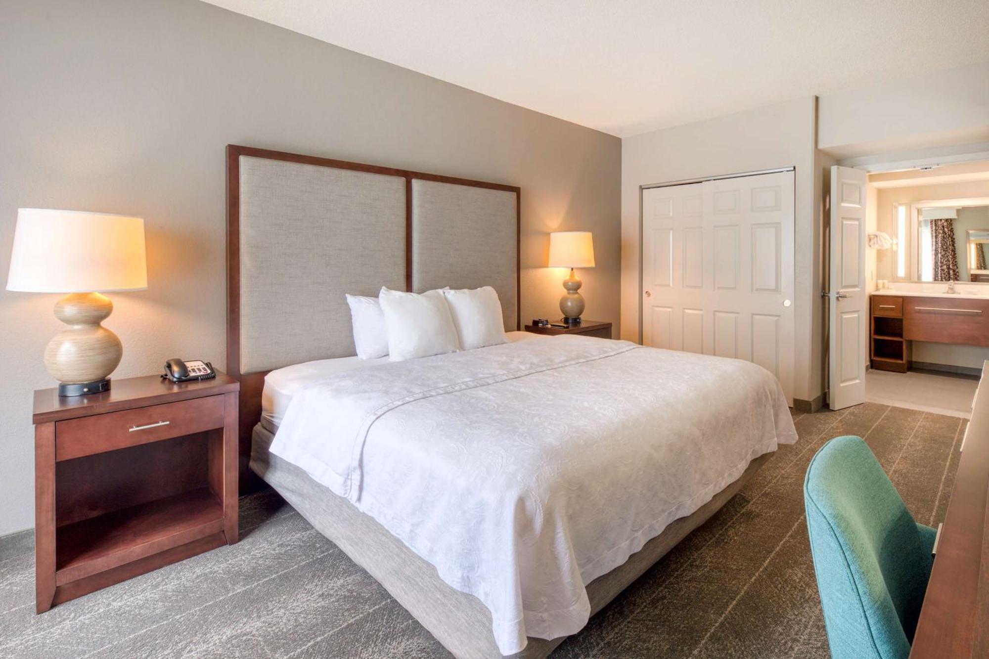 One-Bedroom King Suite - Non-Smoking