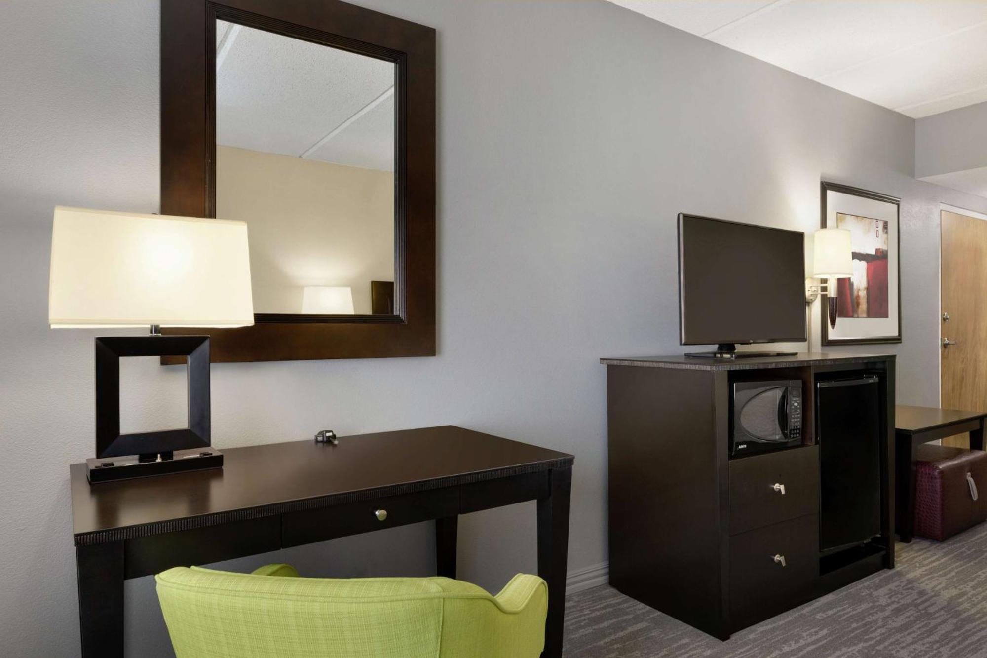 King Room with King Bed - Non-Smoking