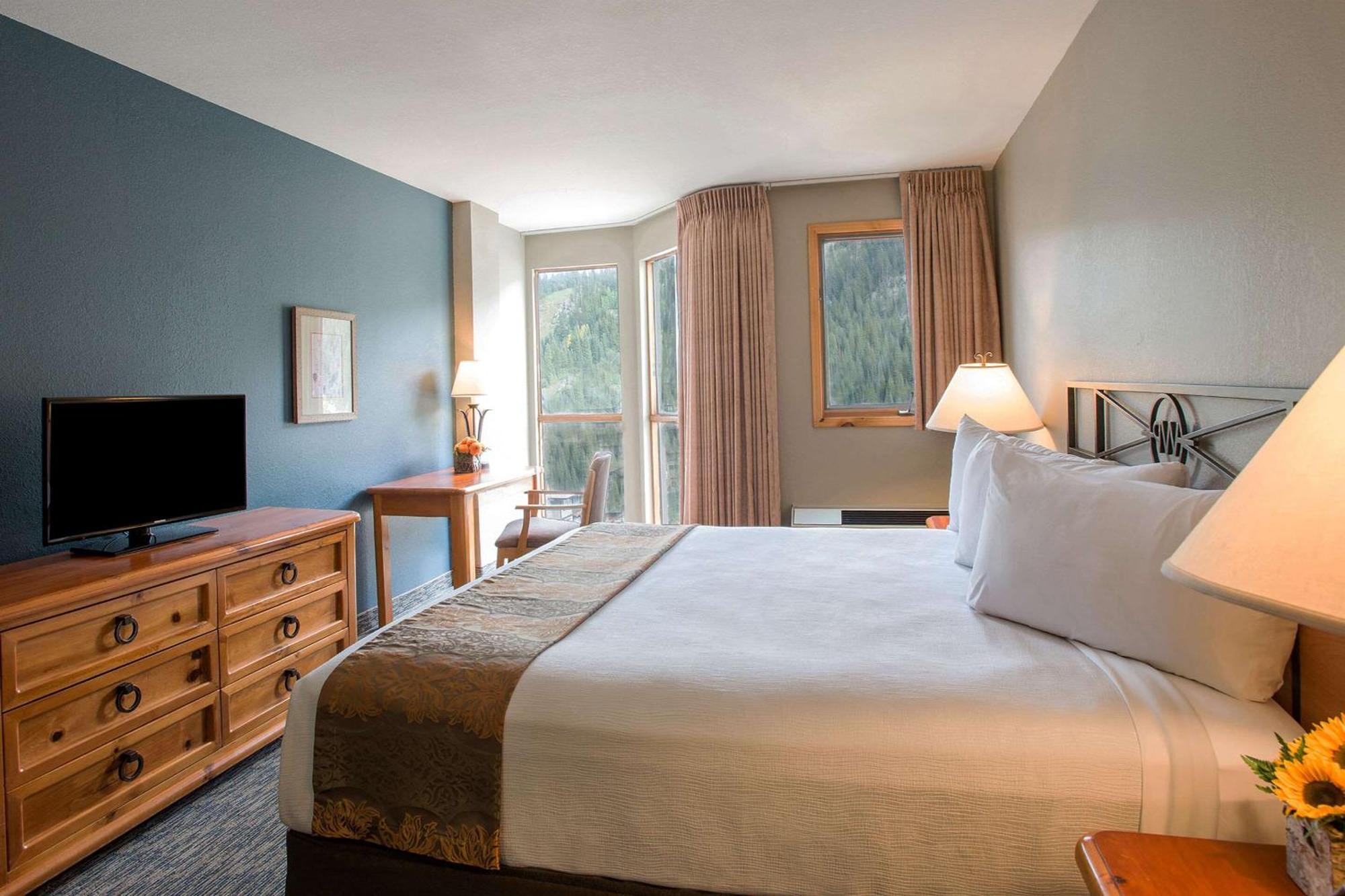 Standard Queen Room Two Queen Beds Woods or Forest View Non-Smoking