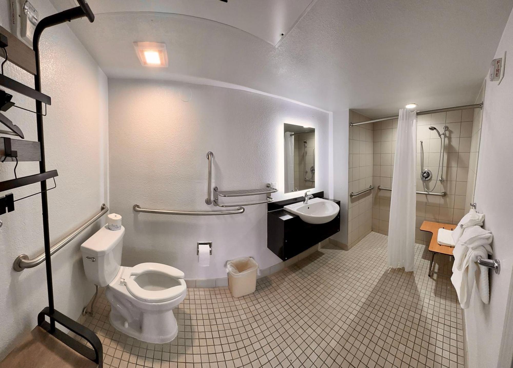 King Room Roll Shower Disability Access or Non Smoking