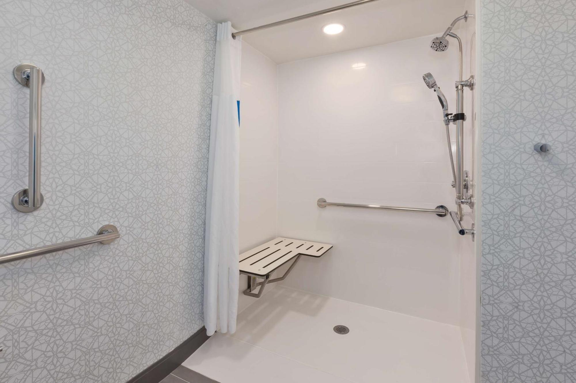 King Room Roll Shower Mobility Access or Non-Smoking