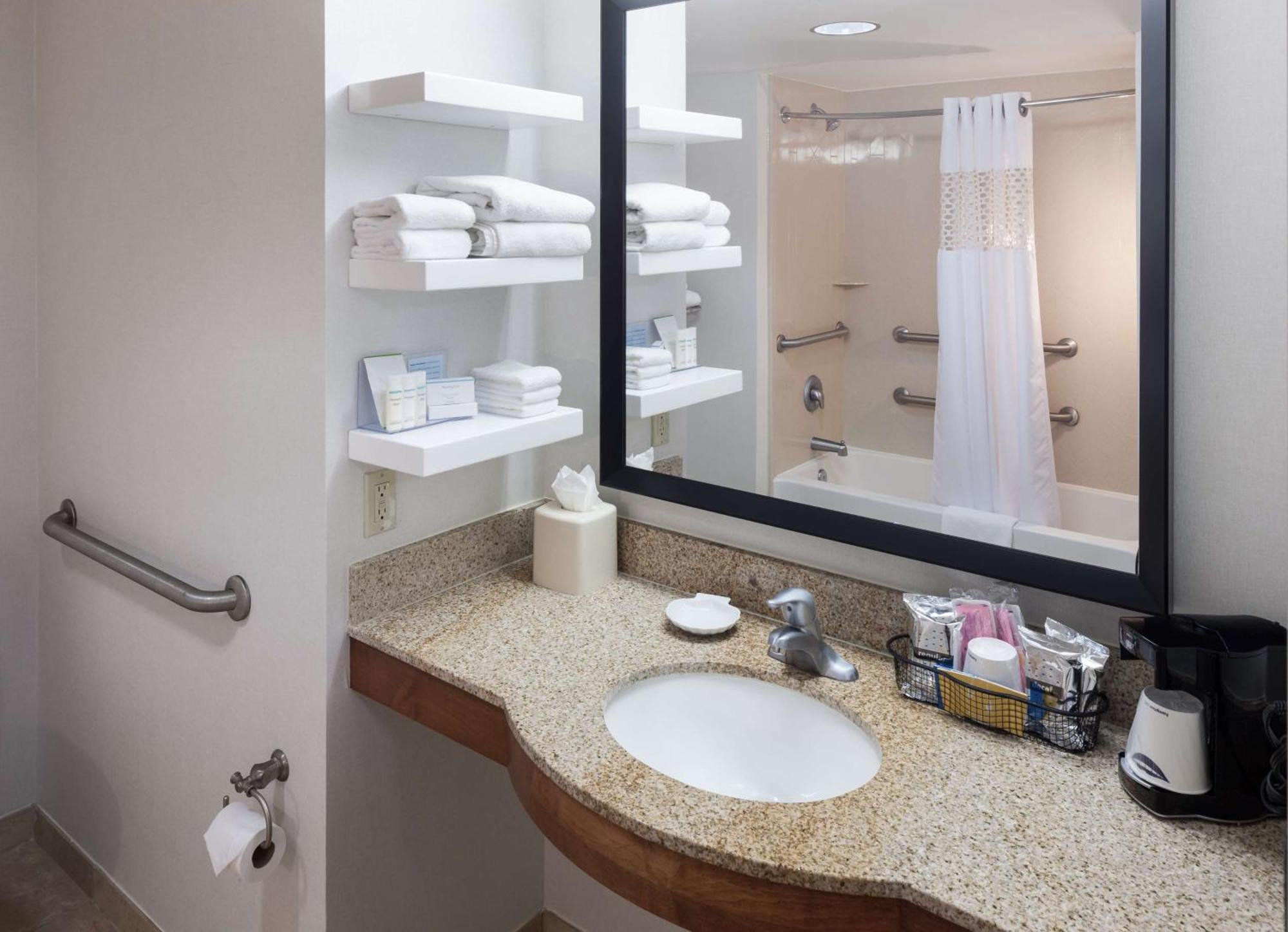 Queen Room with Two Queen Beds - Mobility Access/Non-Smoking