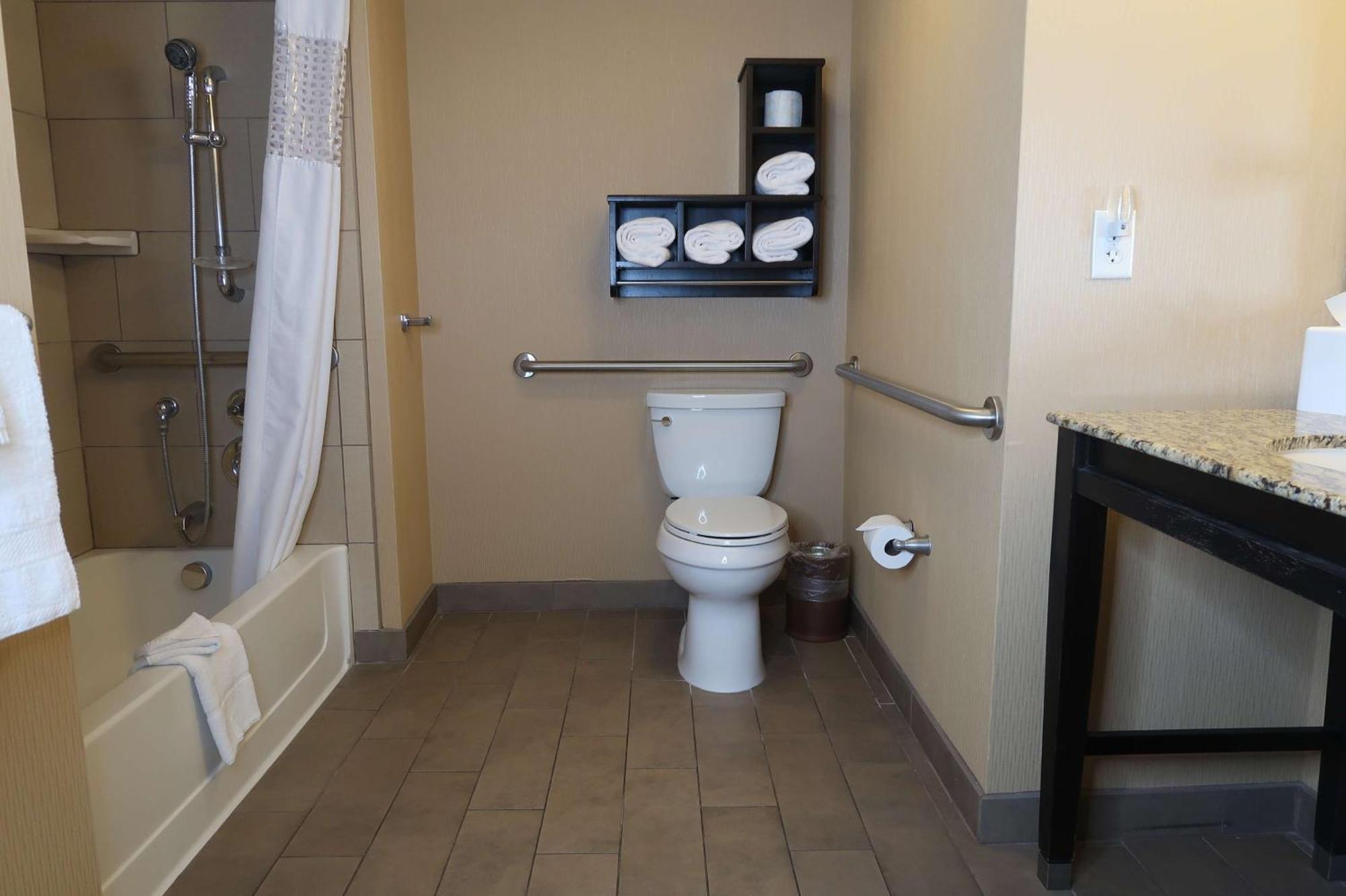 King Room with Accessible Tub - Mobility and Hearing Access/Non-Smoking