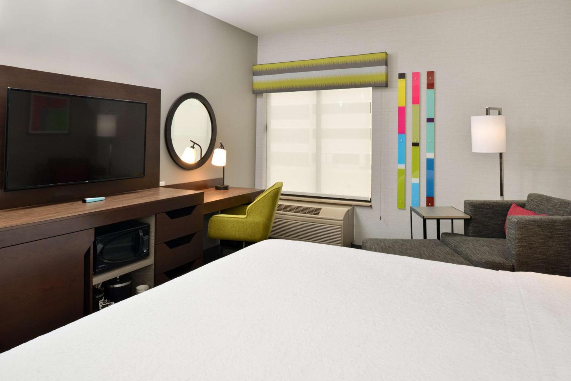 King Room with Accessible Tub - Mobility and Hearing Access/Non-Smoking