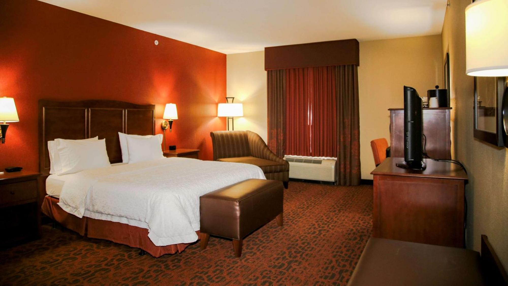 King Room Accessible Tub Mobility Hearing Access or Non-Smoking