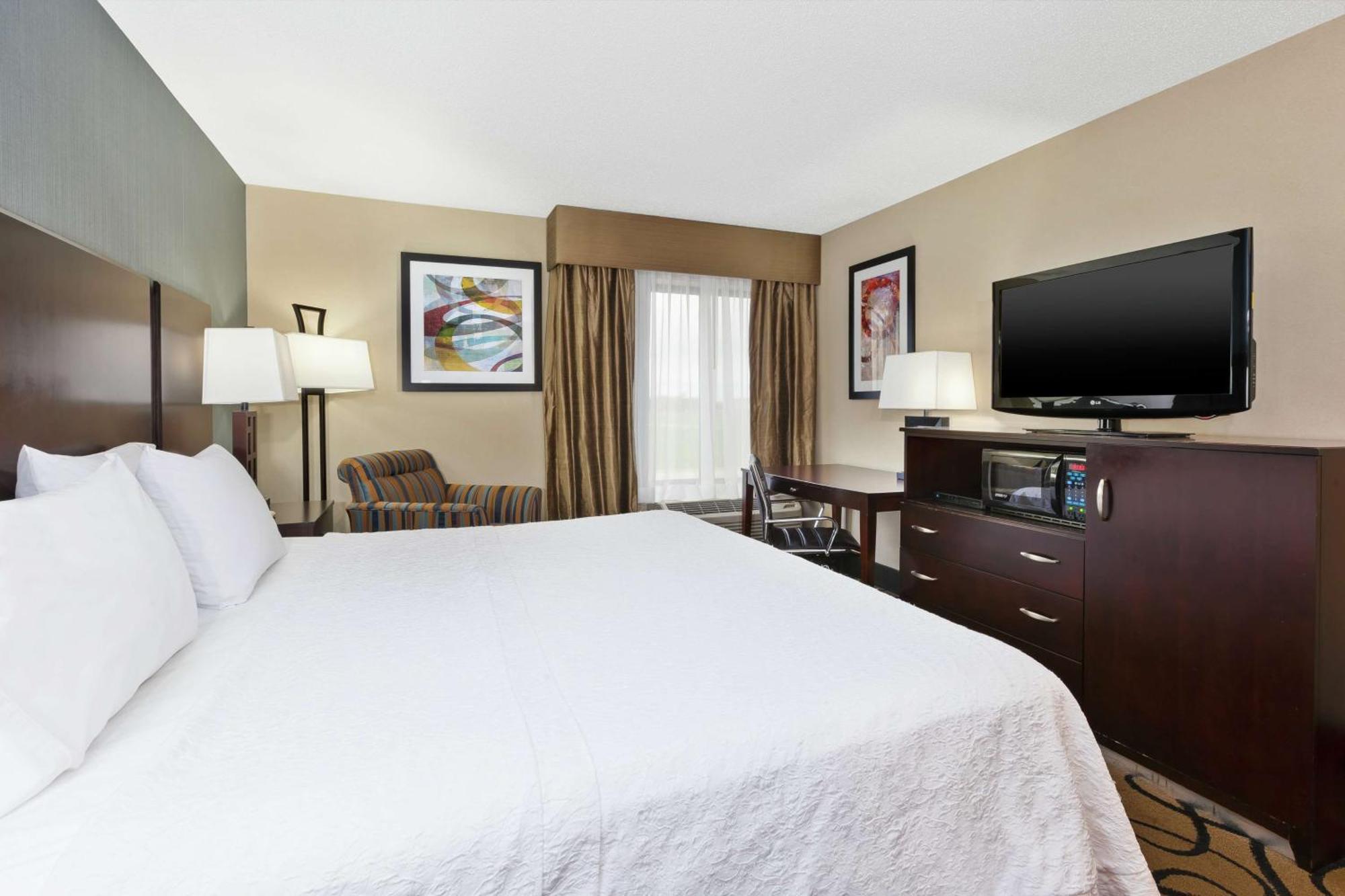 King Room with King Bed - Non-Smoking
