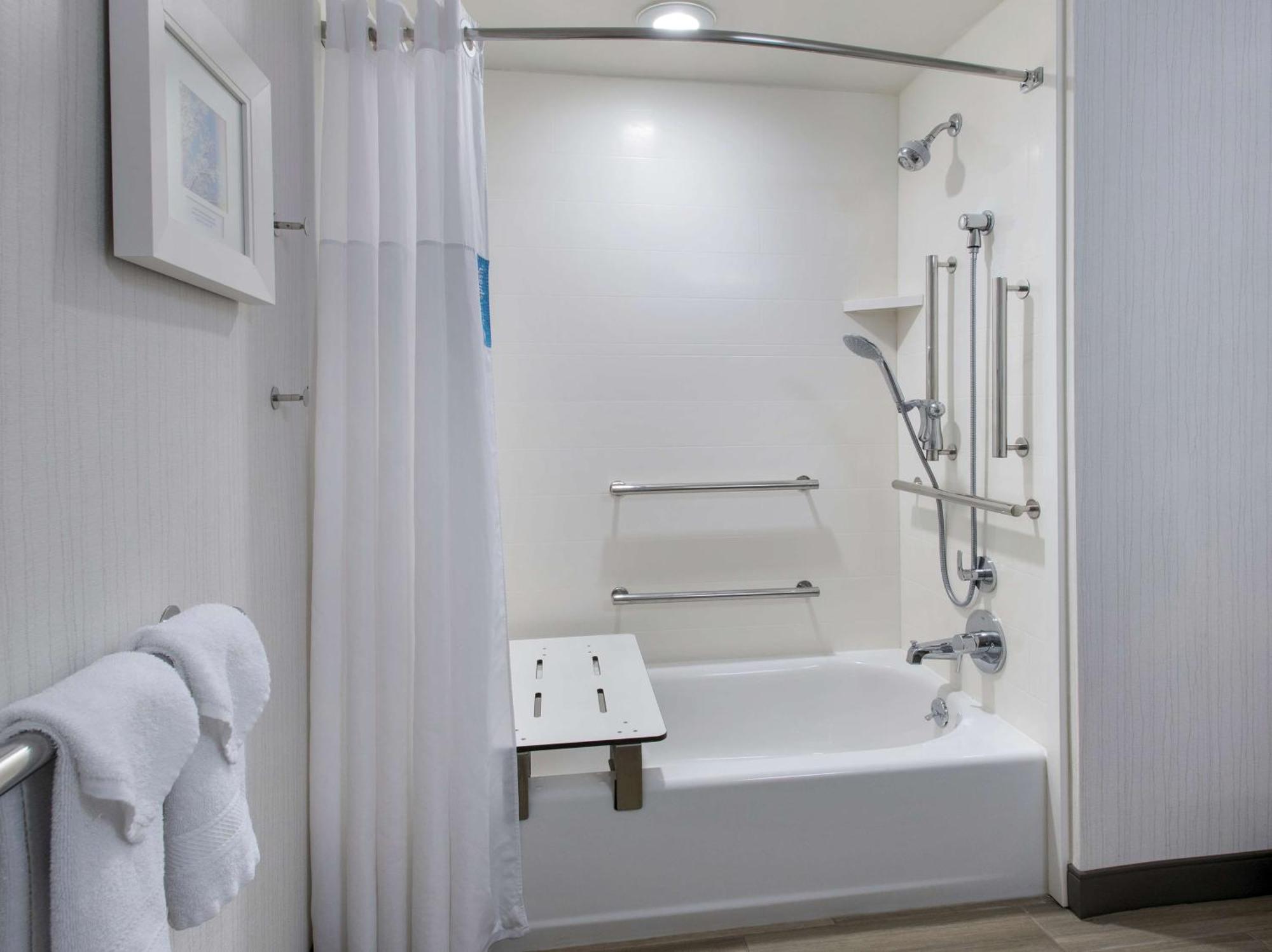 Queen Room with Bath Tub - Disability Access/Non-Smoking