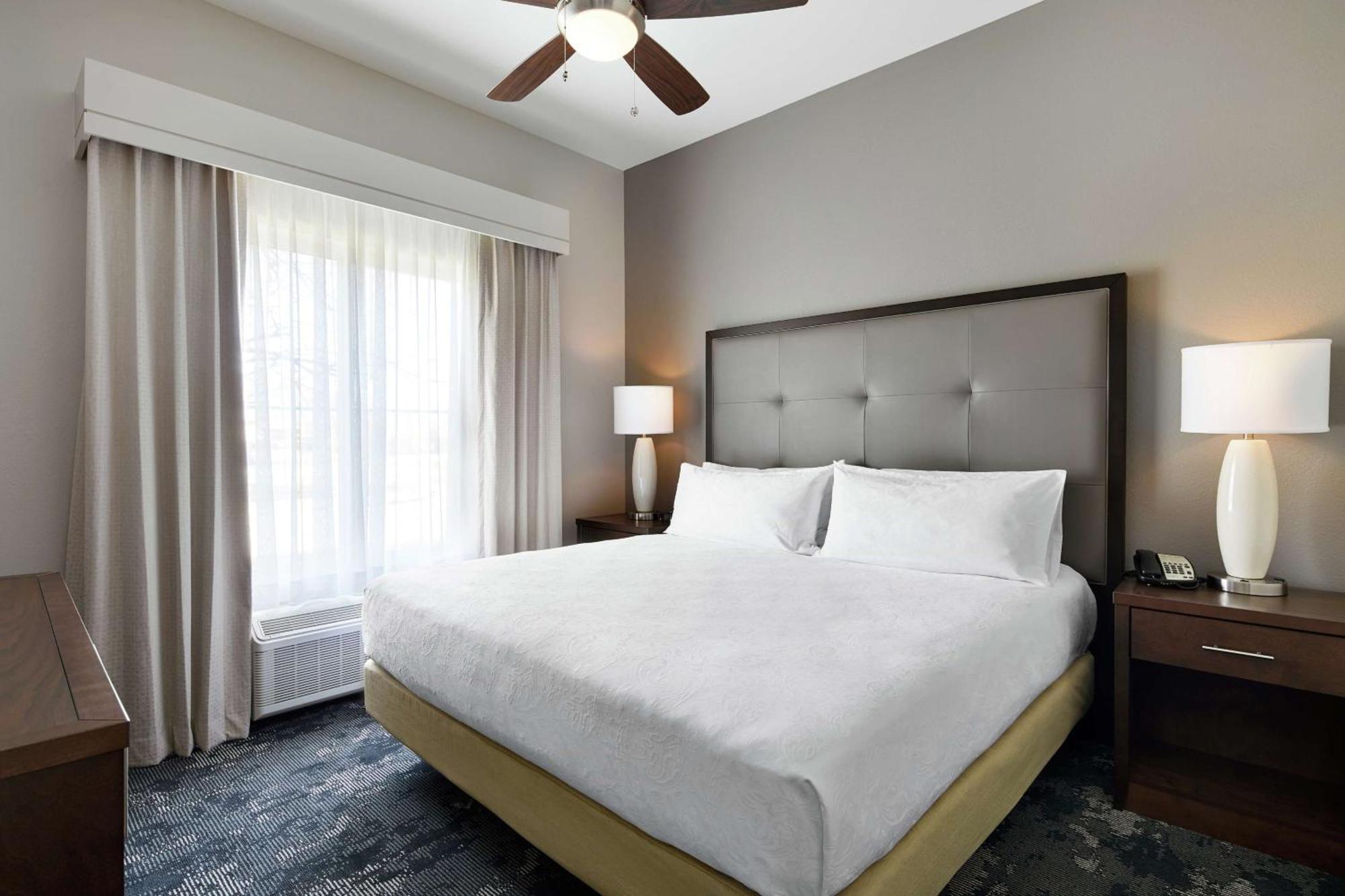 One-Bedroom King Suite Non-Smoking