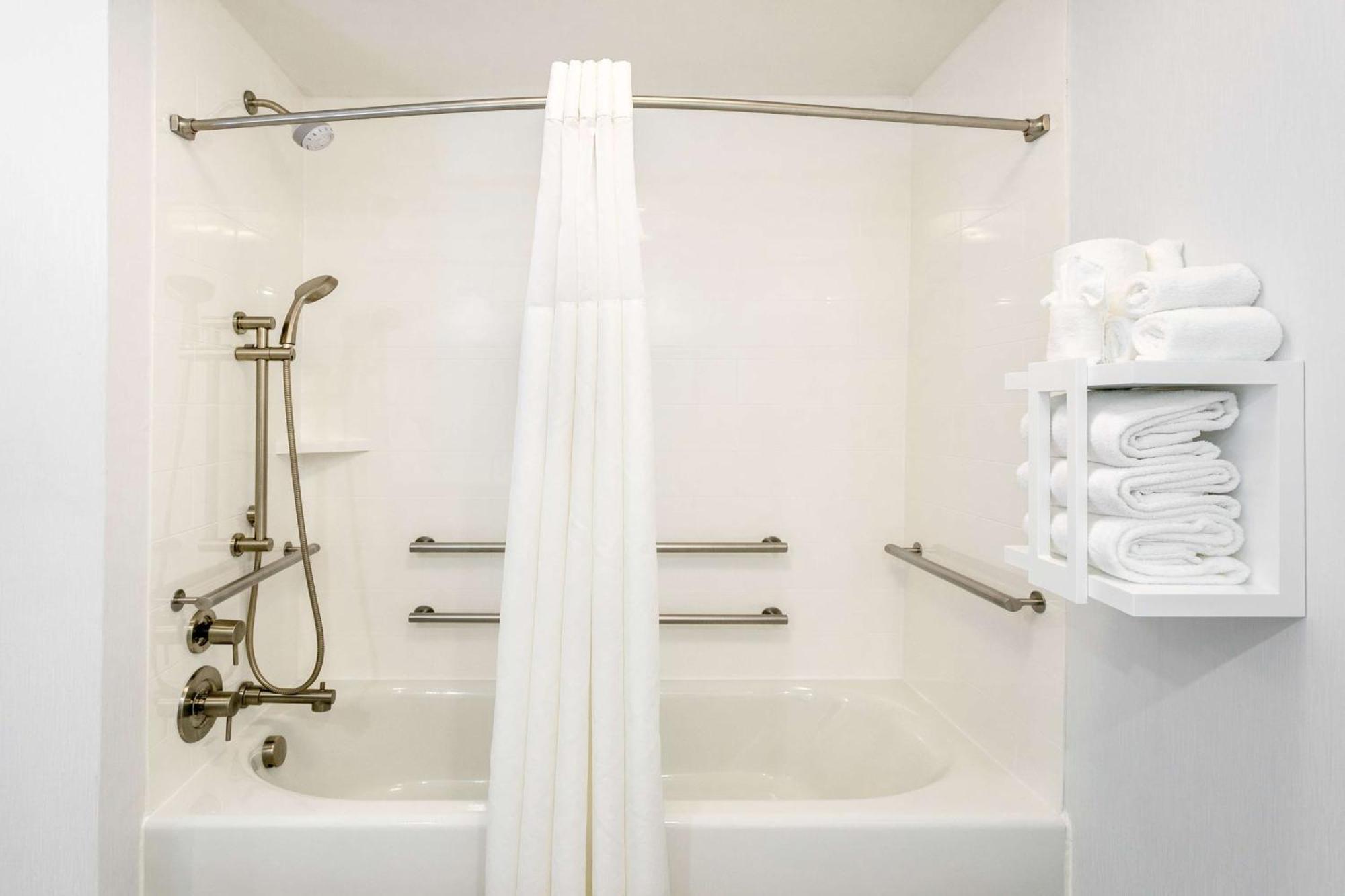 King Room - Mobility Access/Non-Smoking