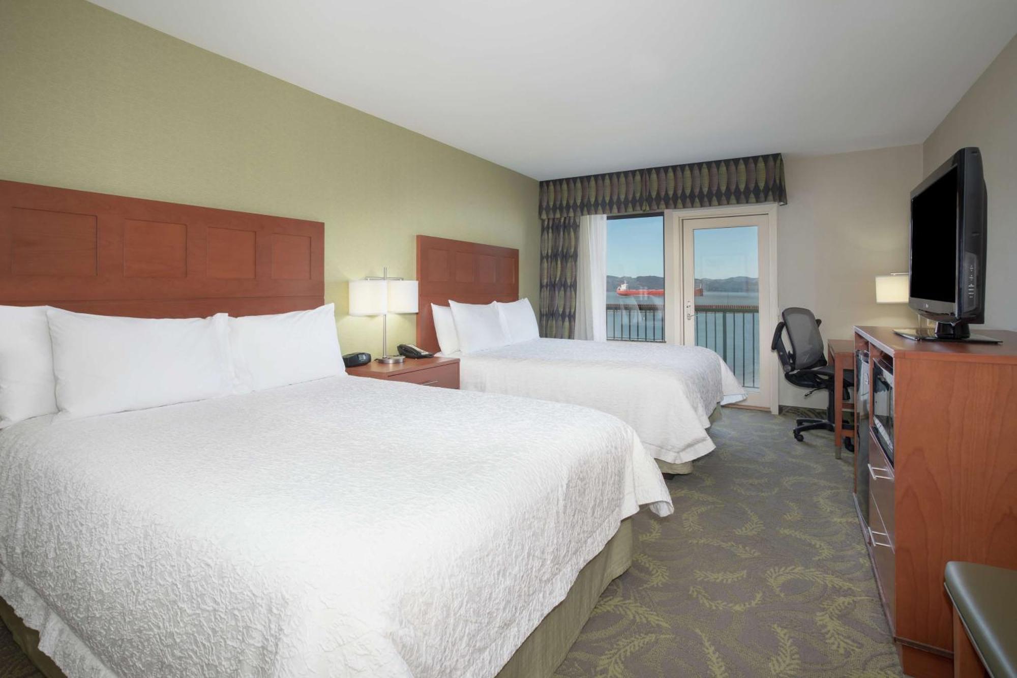 Queen Room Two Queen Beds Riverview Balcony