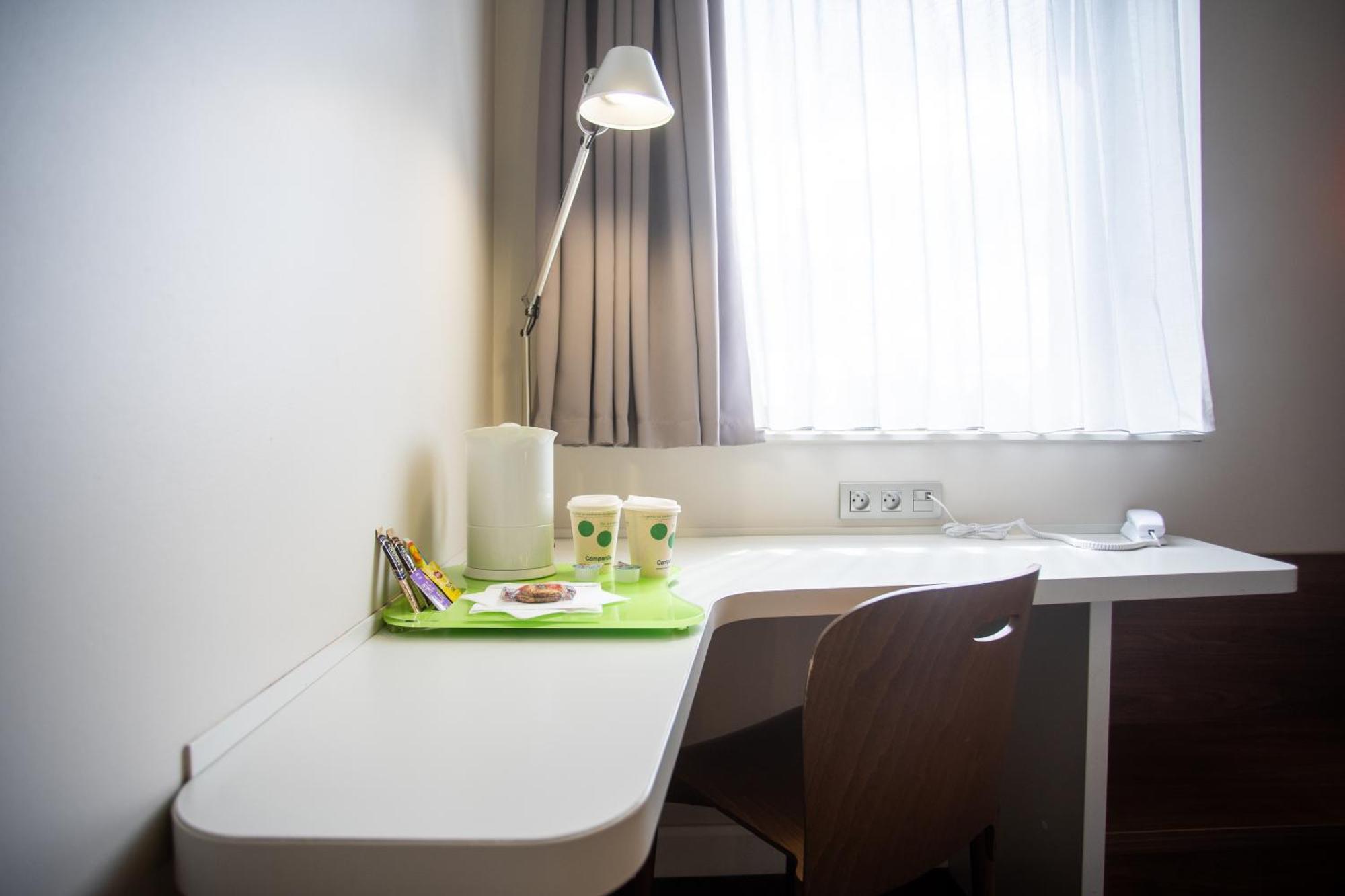 Standard Queen Room Three Single Beds