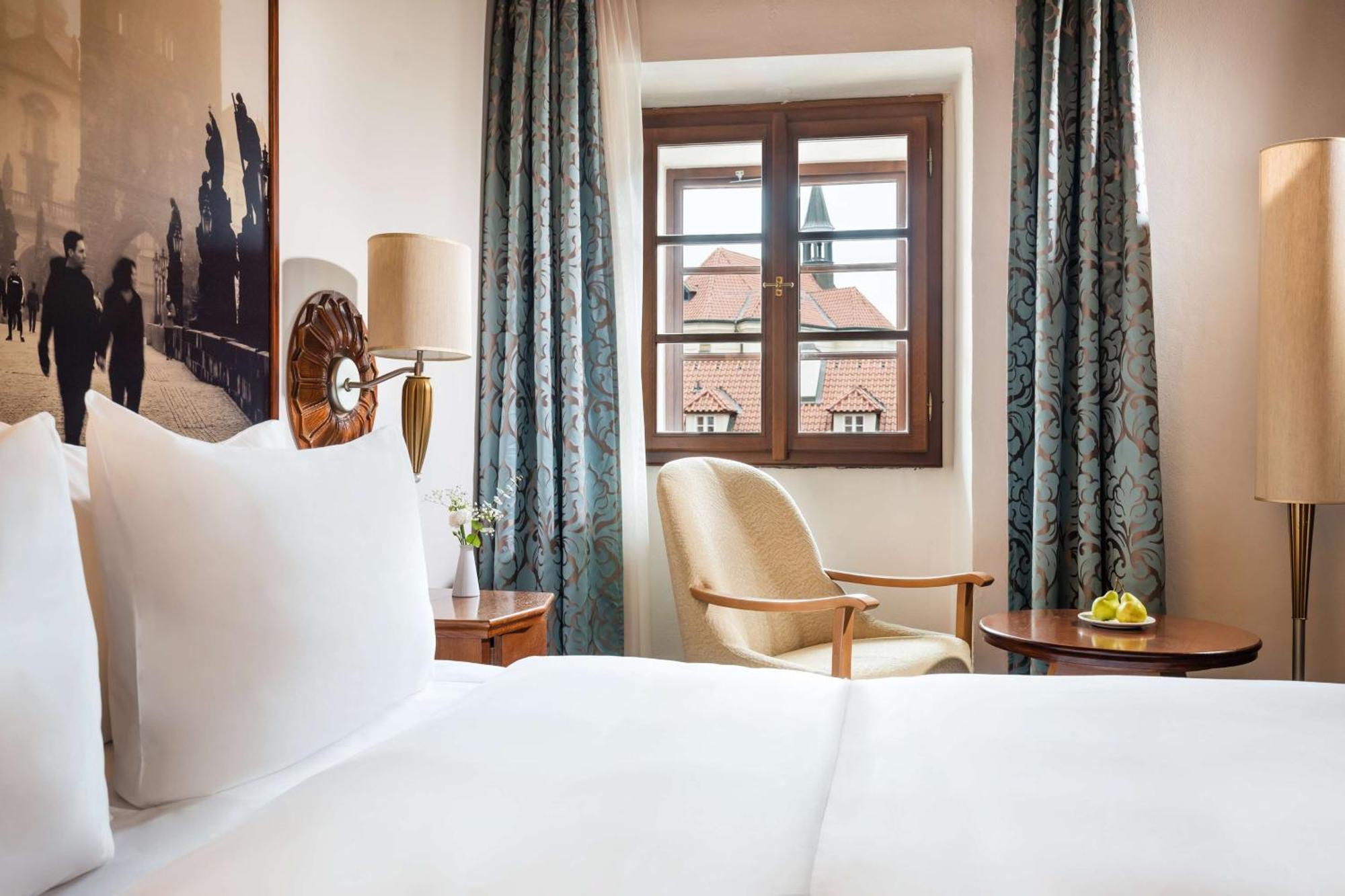Deluxe King Room Monastery View