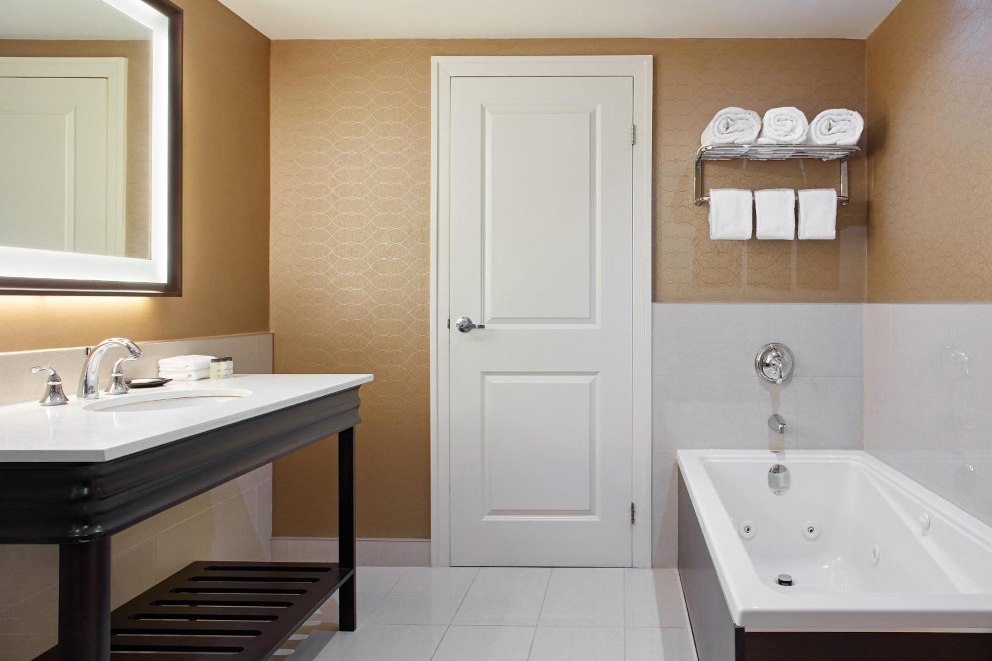 Premium 1 Bedroom Suite a 1 King Bed