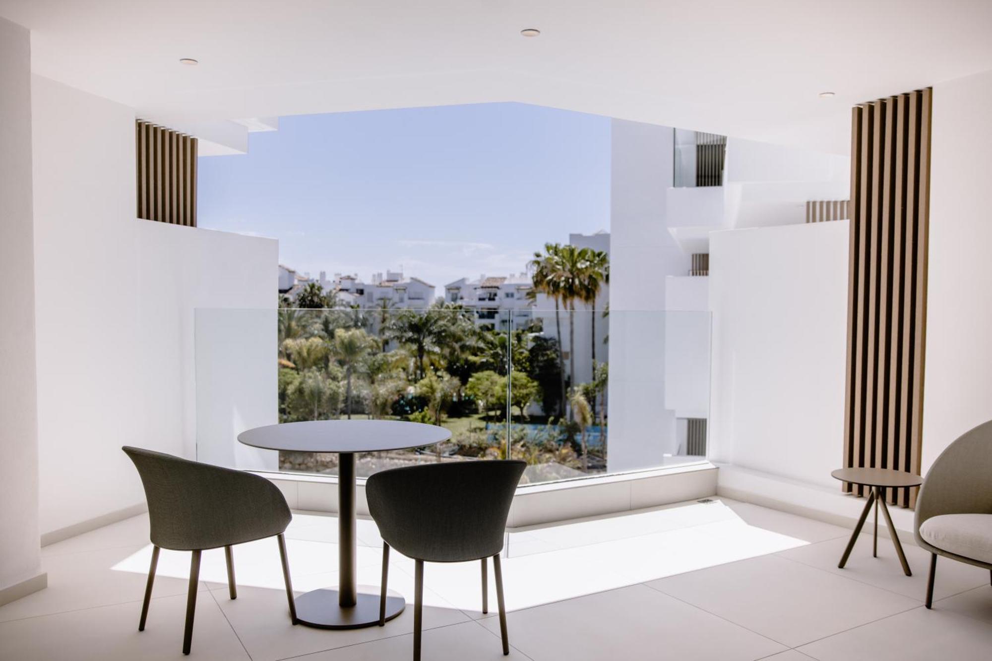 Corner Suite Garden View