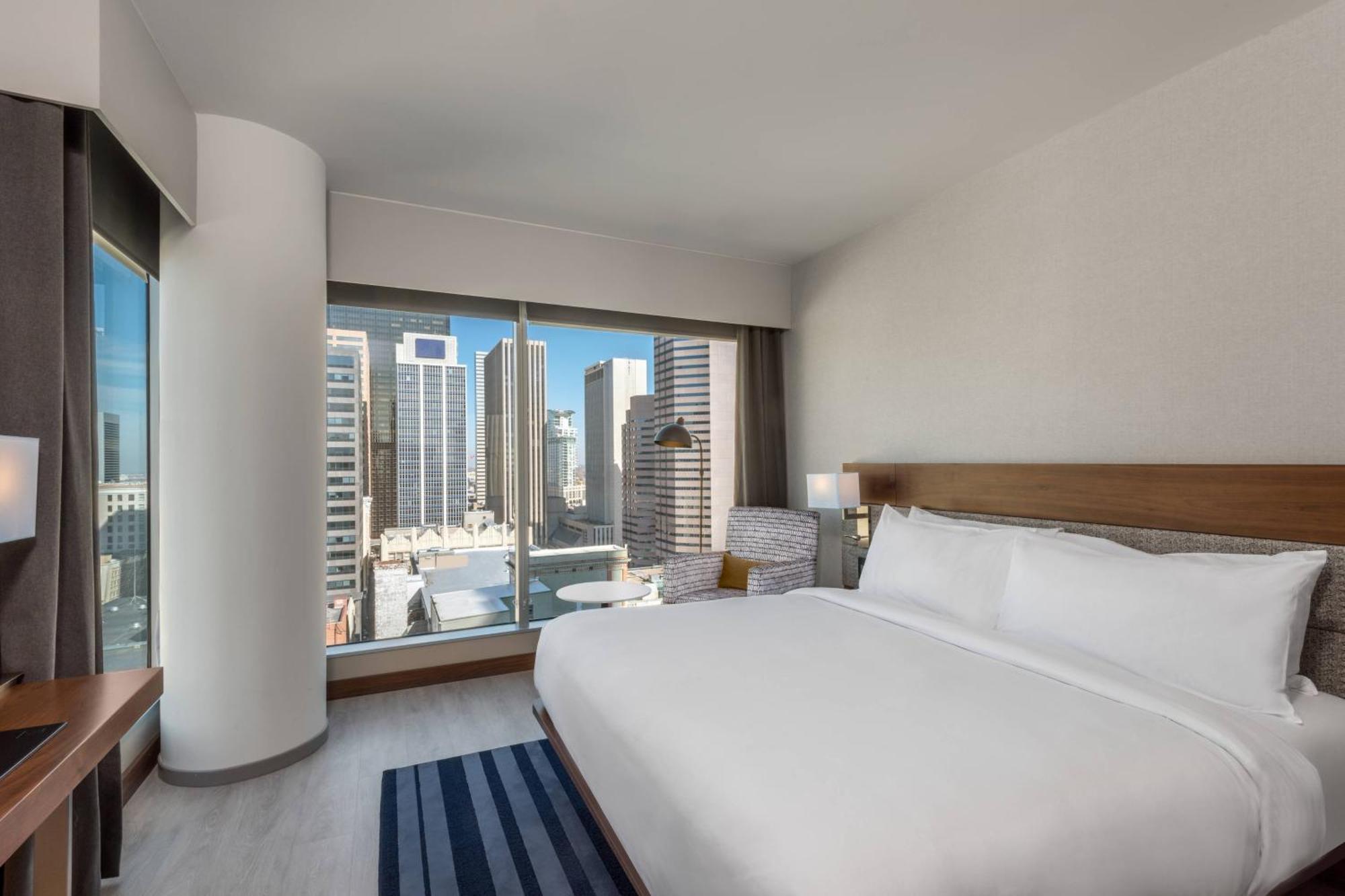 Corner King Room Downtown View