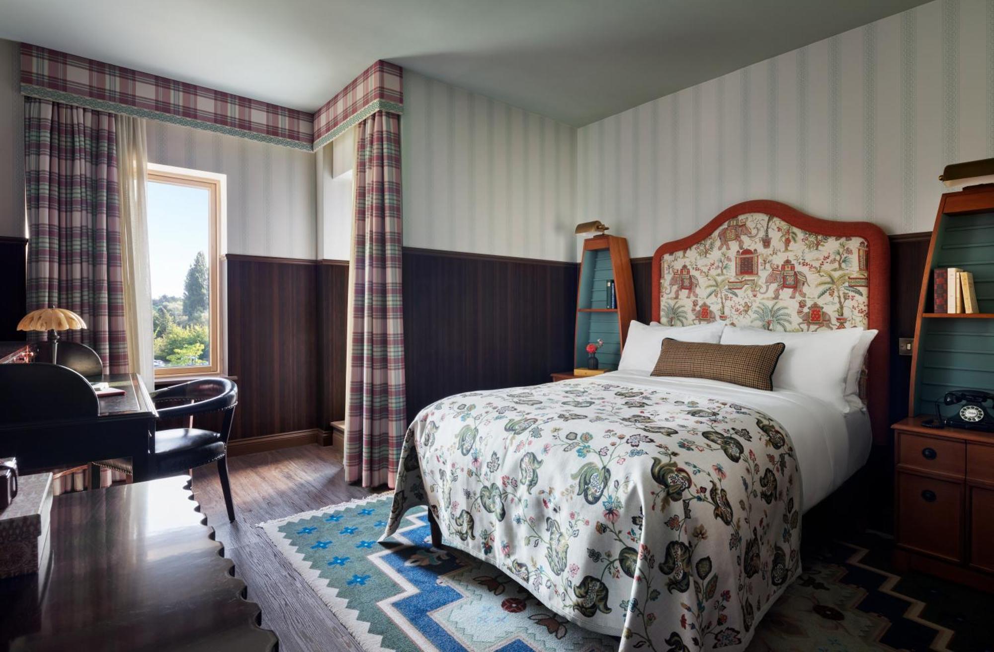 Graduate King Room
