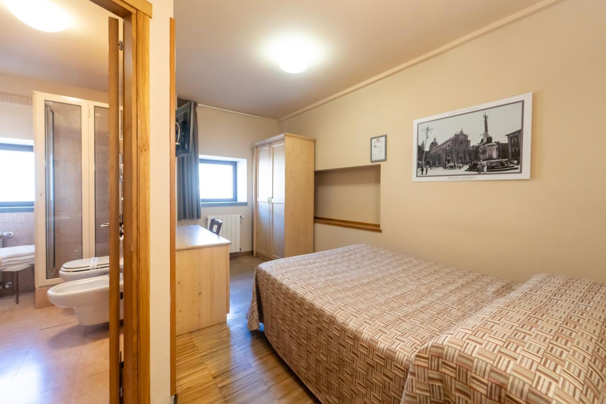 Economy Double Room,1562938864:JPEG