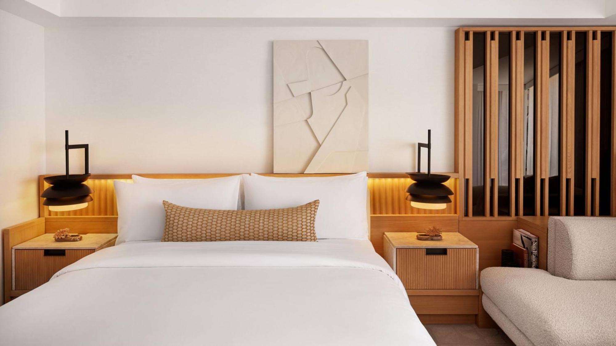 Luxury One-Bedroom Queen Suite