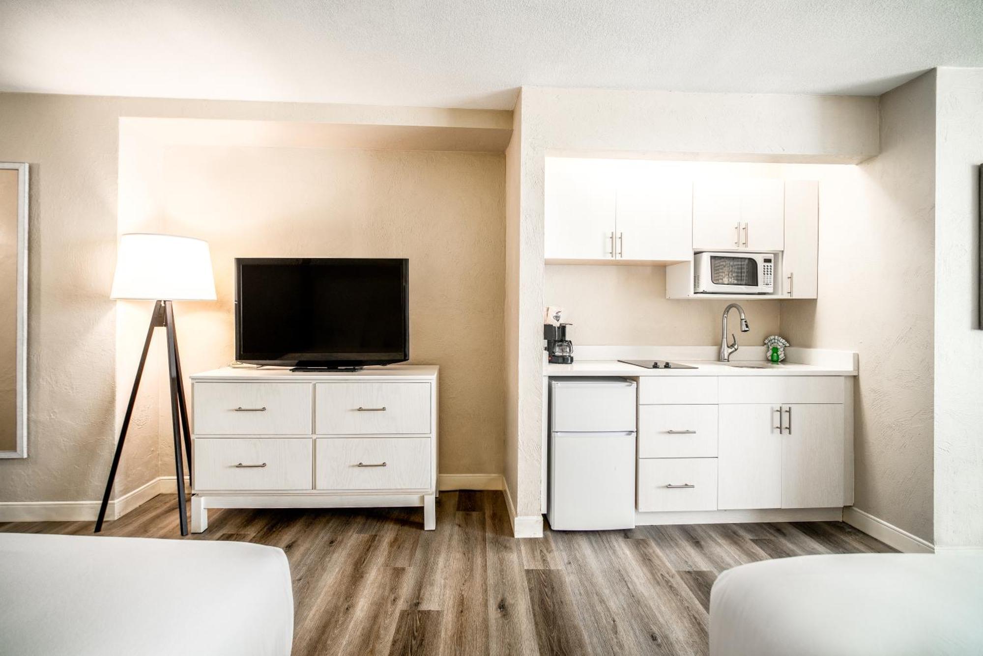 Queen Room Kitchenette Oceanfront