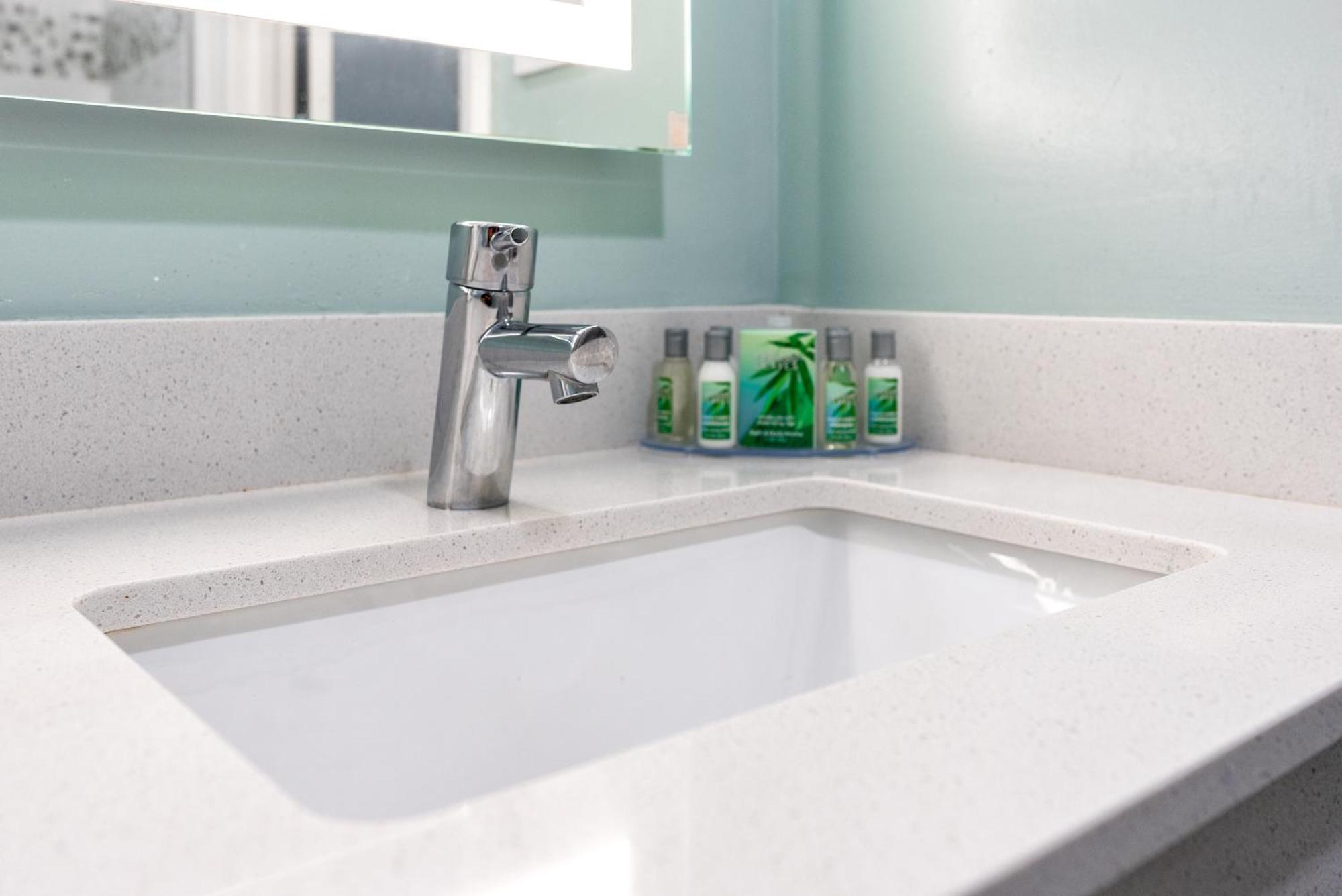 Queen Room Kitchenette Oceanfront