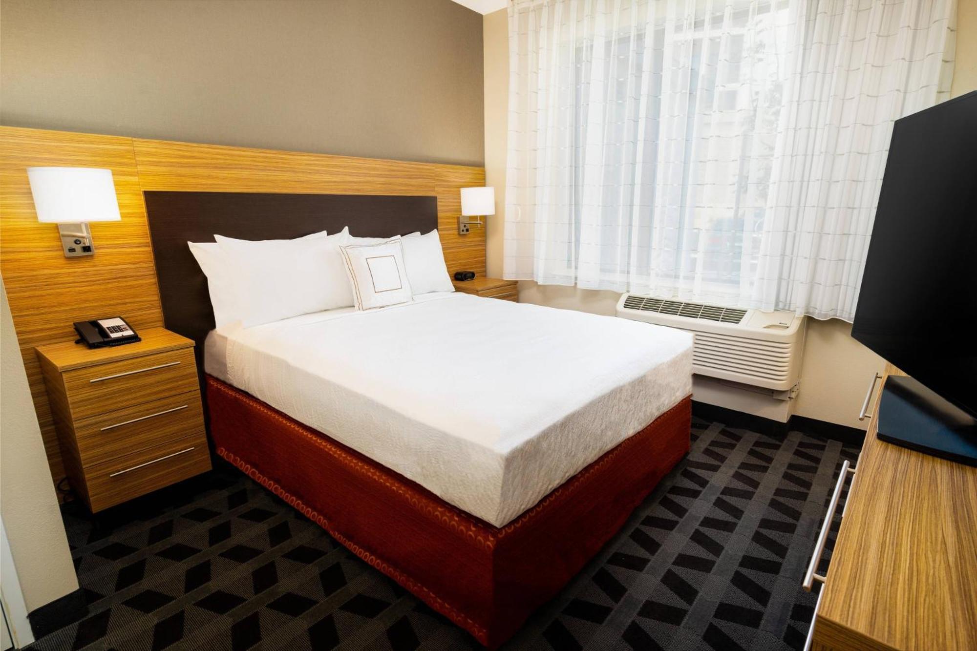 1 Bedroom Suite 1 Queen Corner room,1563504601:JPEG