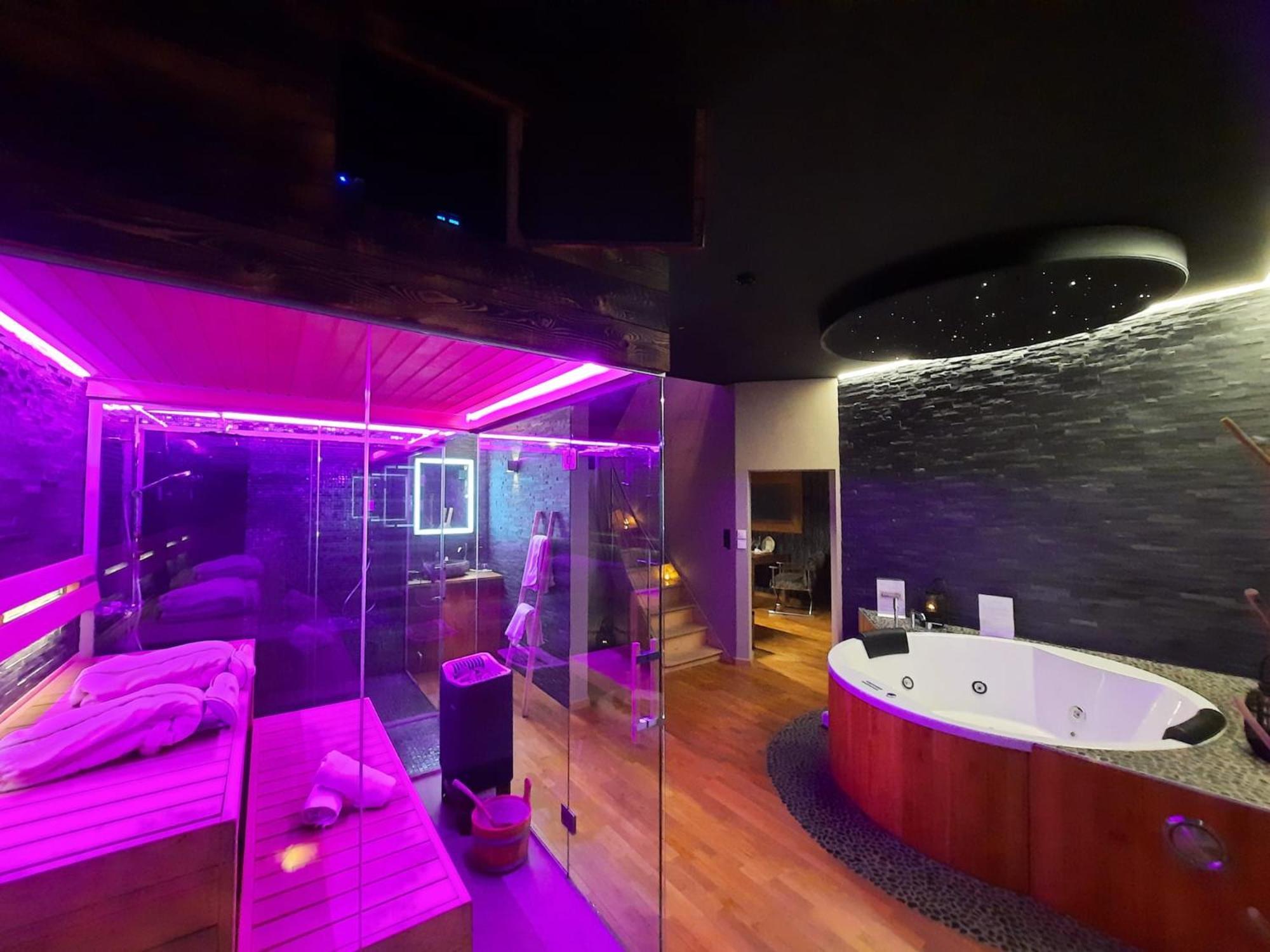 Queen Suite Spa Bath