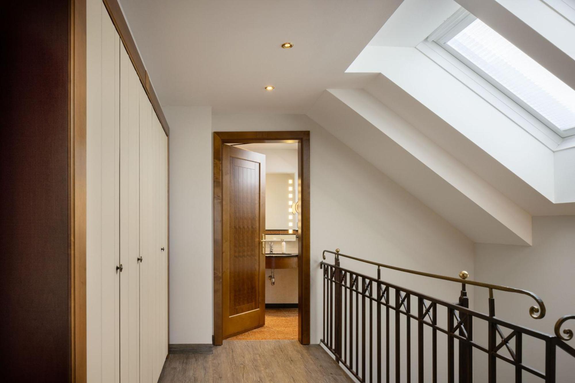 Maisonette Suite mit Kingsize-Bett, Schlafsofa, Gartenblick und Balkon