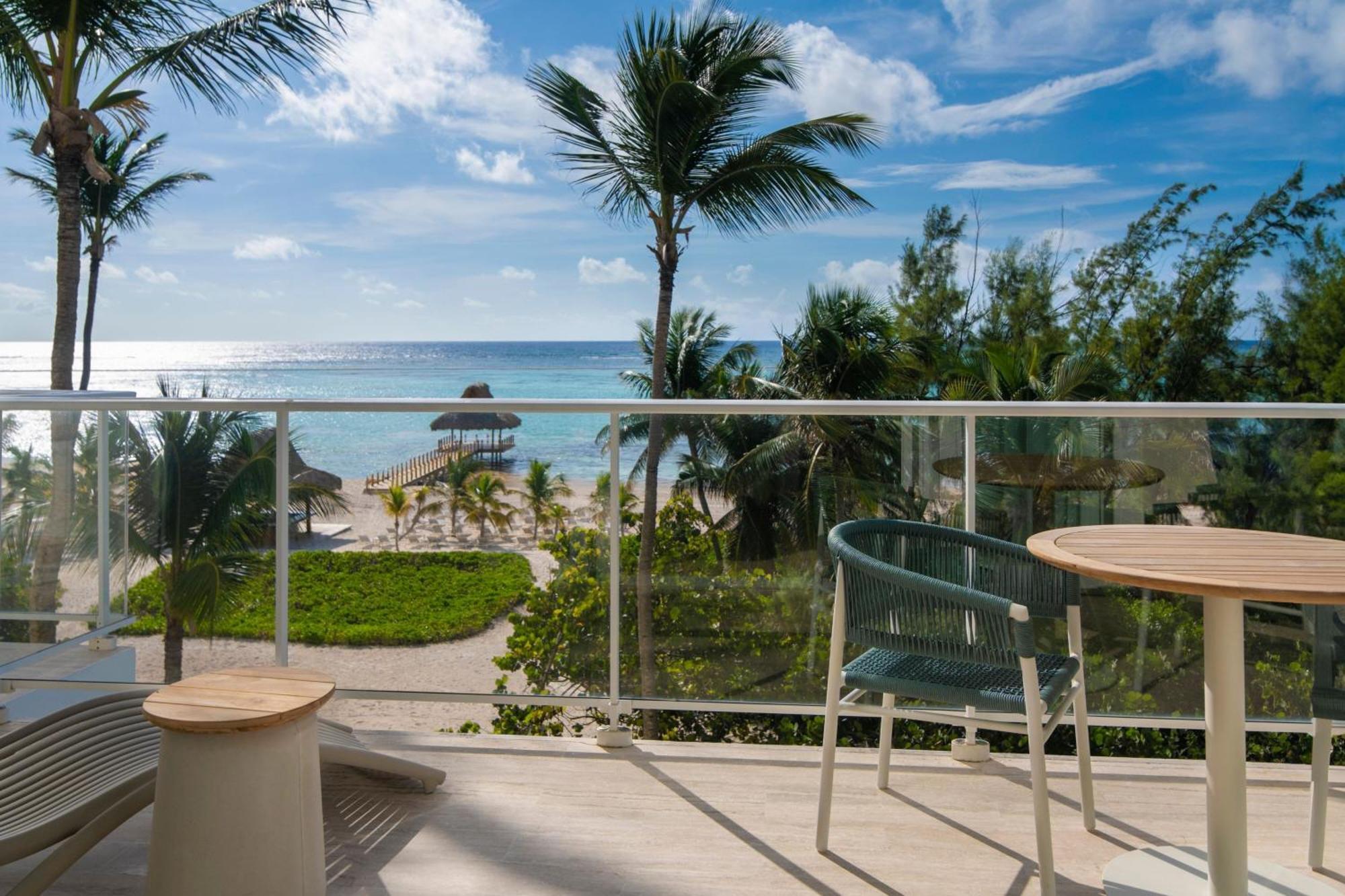 Junior Suite Junior Suite 1 King Ocean view