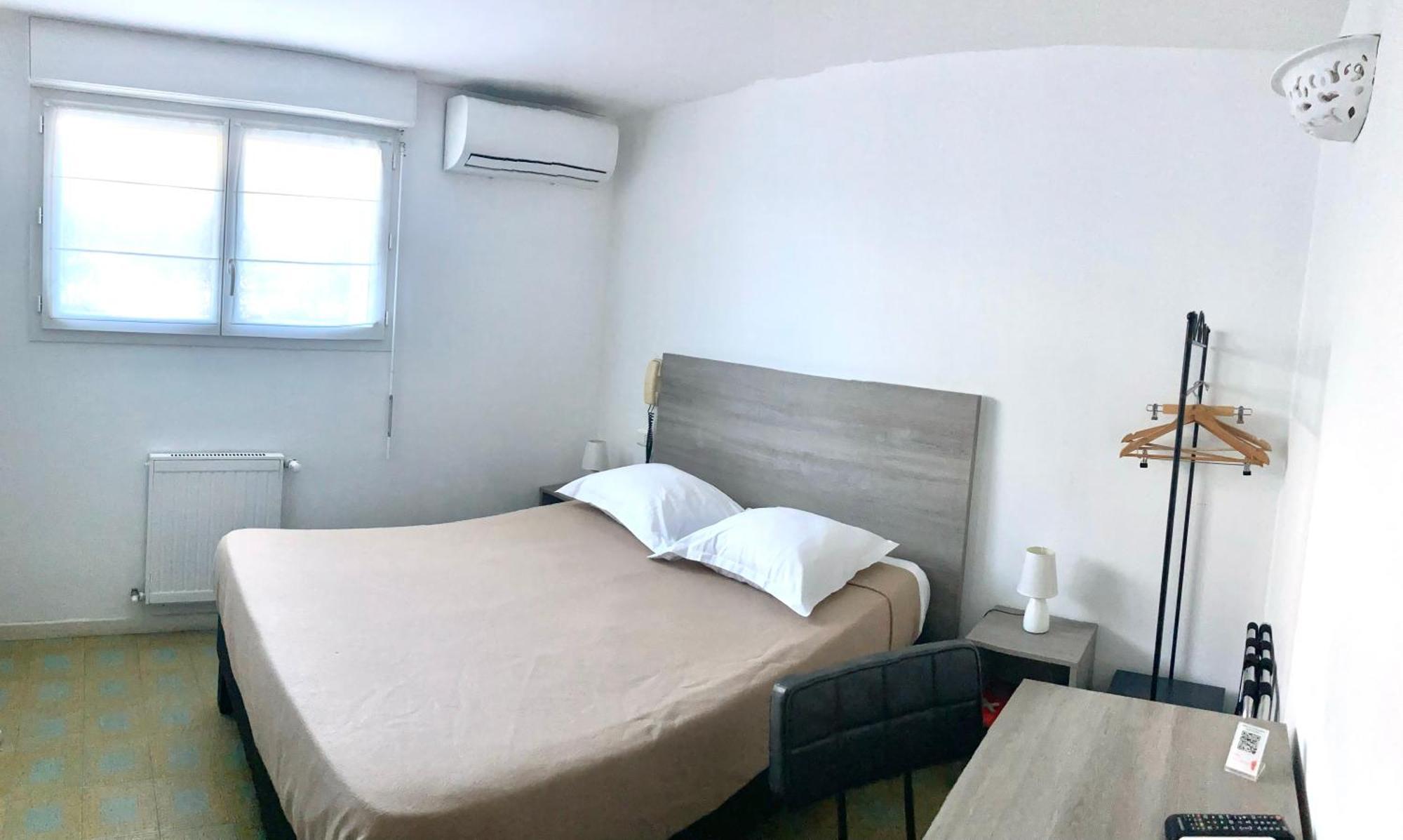 Small Double Room between Garden Level Basement