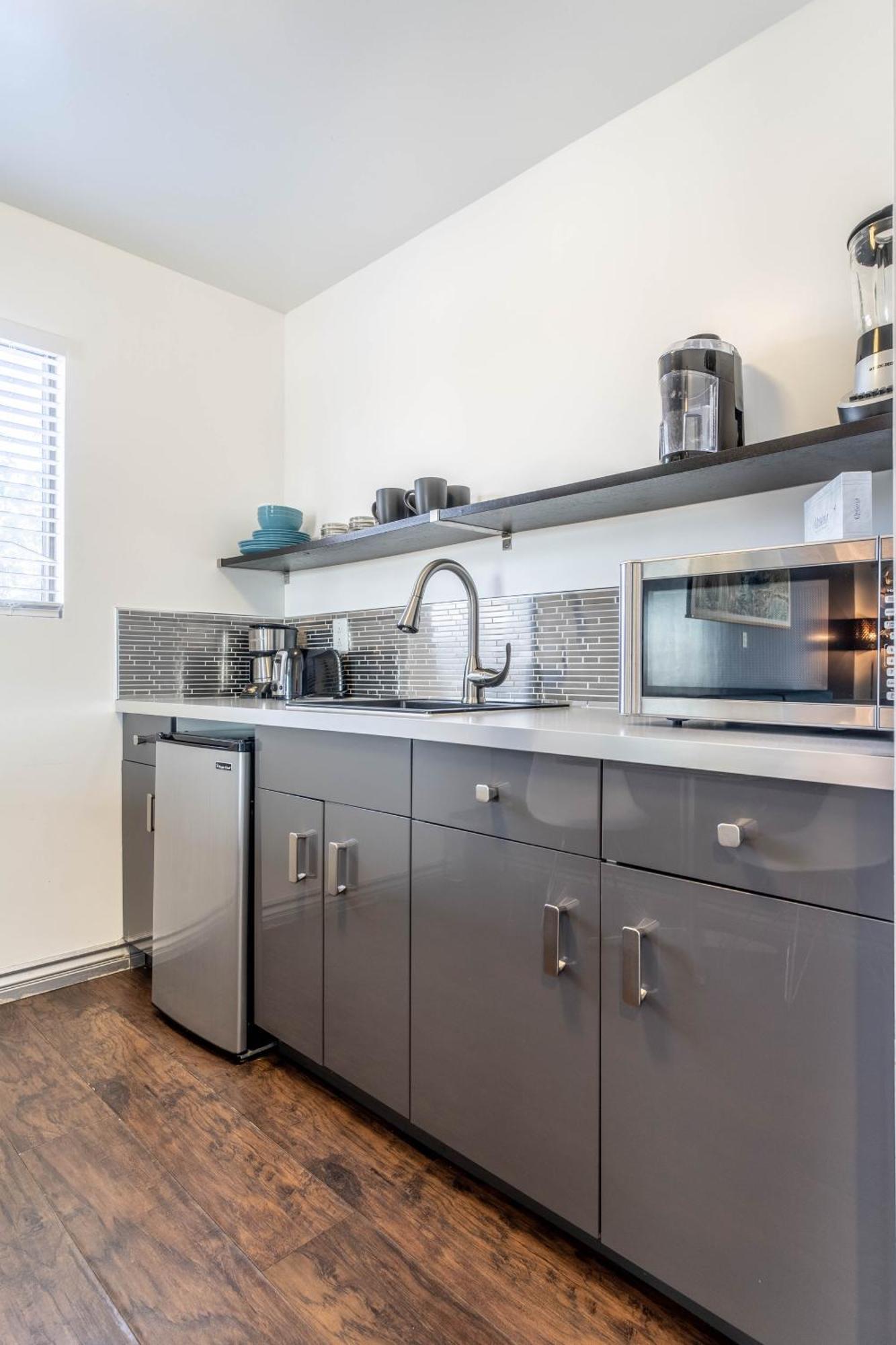 One-Bedroom Mountain View Suite