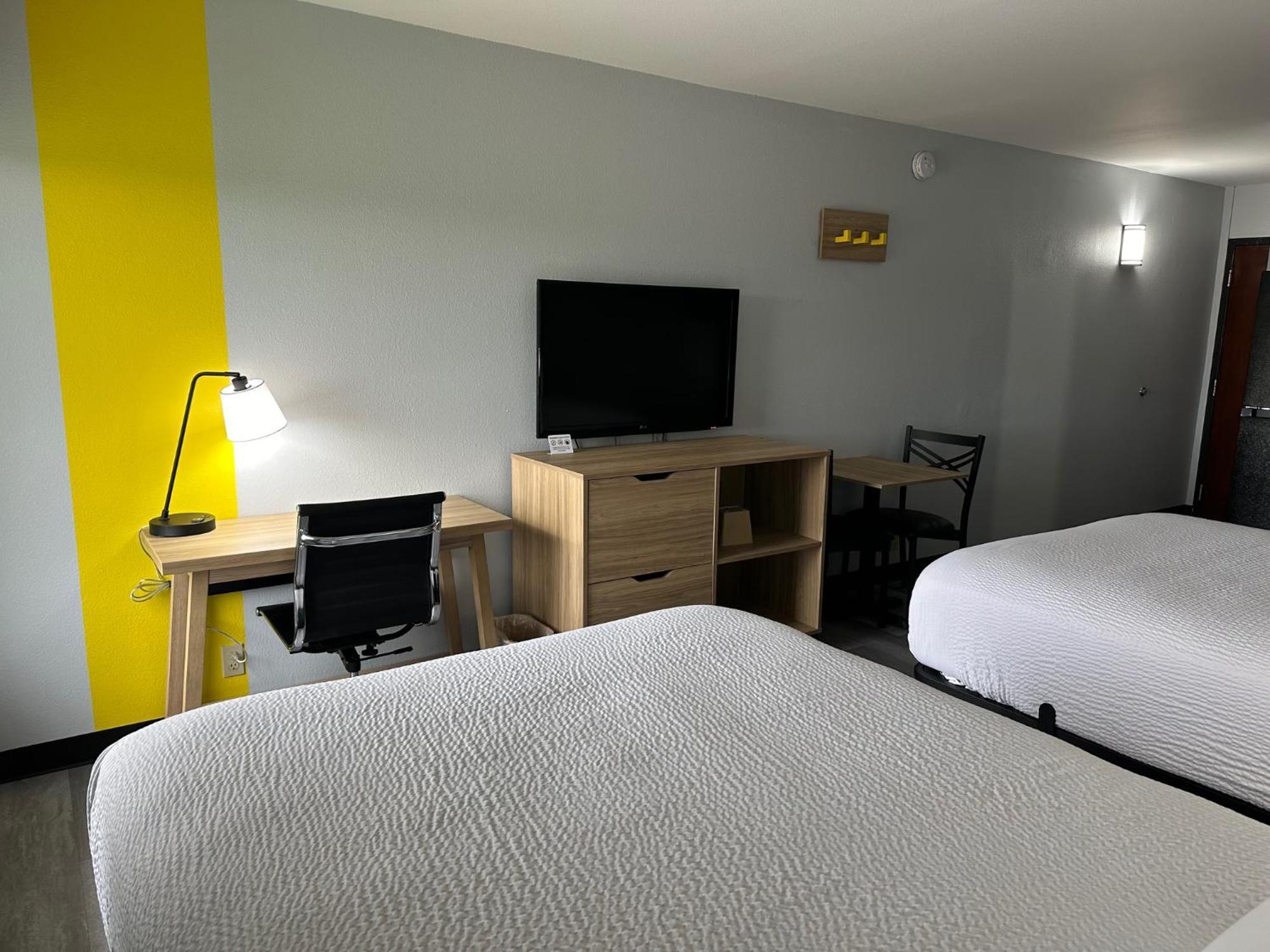 Double Room Two Double Beds Kitchenette