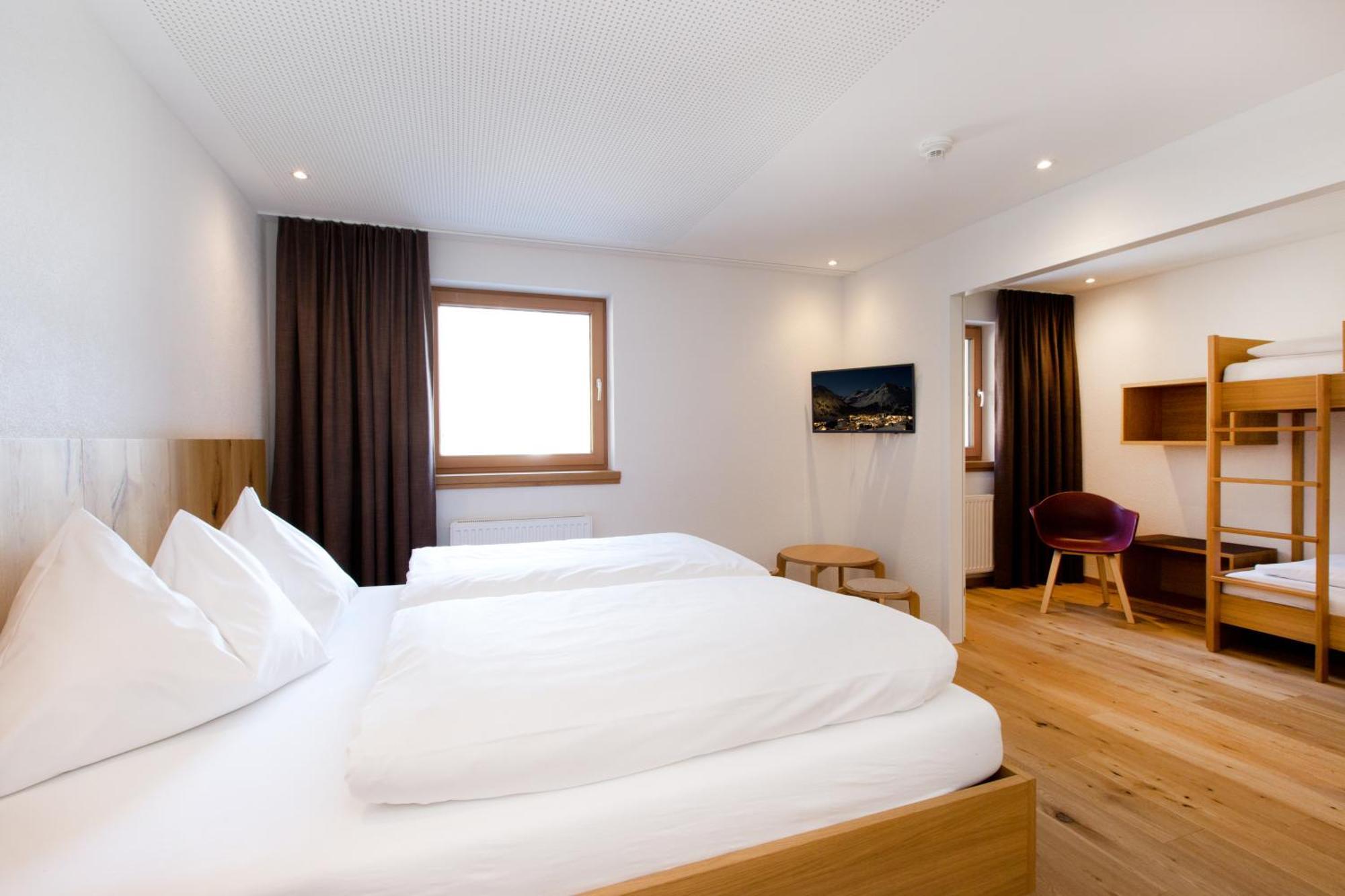 Deluxe Family Room 1