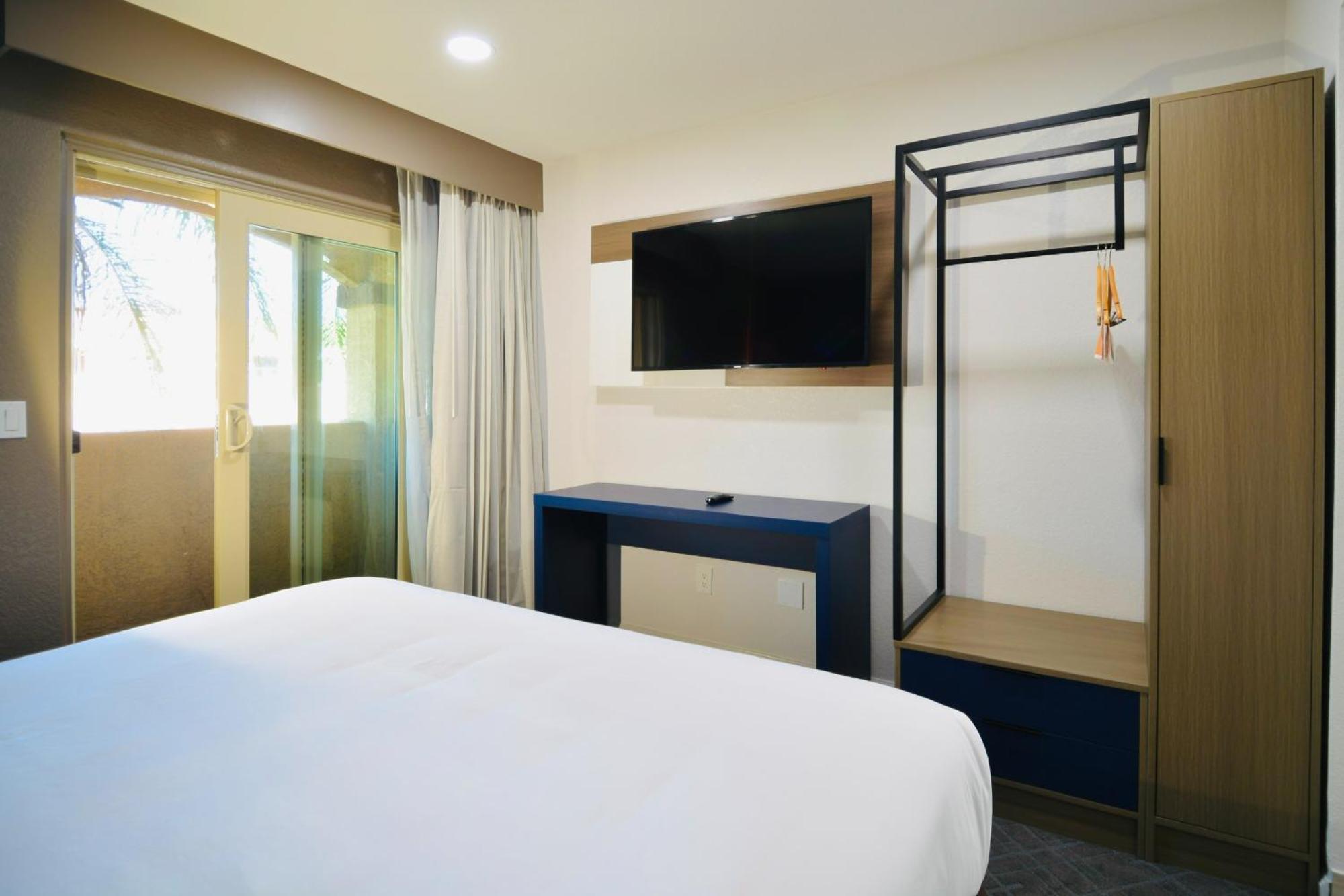 Suite 1 King Bed Living Room Non Smoking
