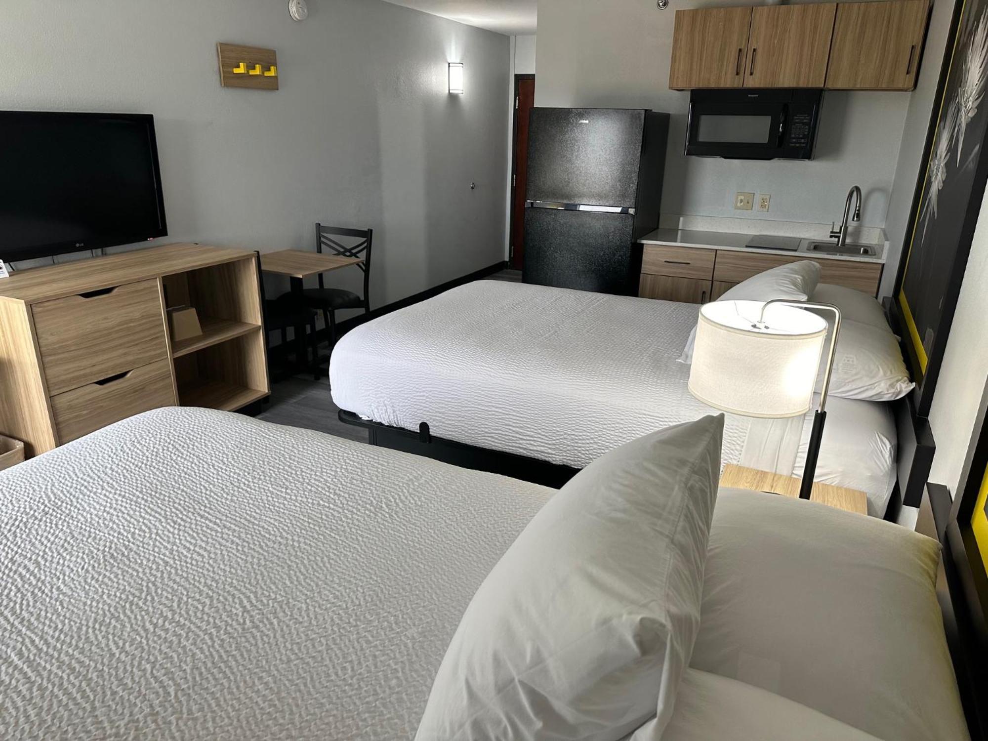Double Room Two Double Beds Kitchenette