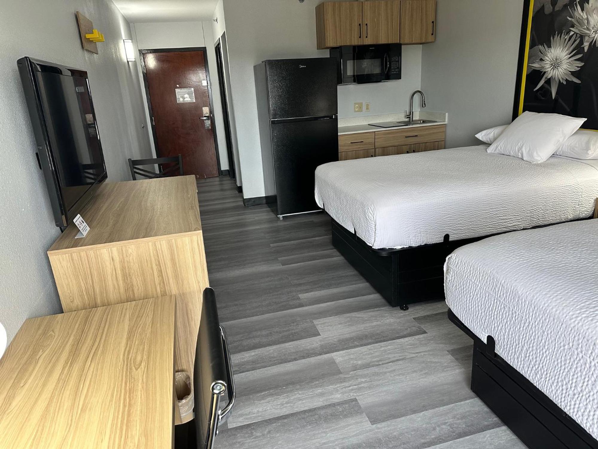Double Room Two Double Beds Kitchenette