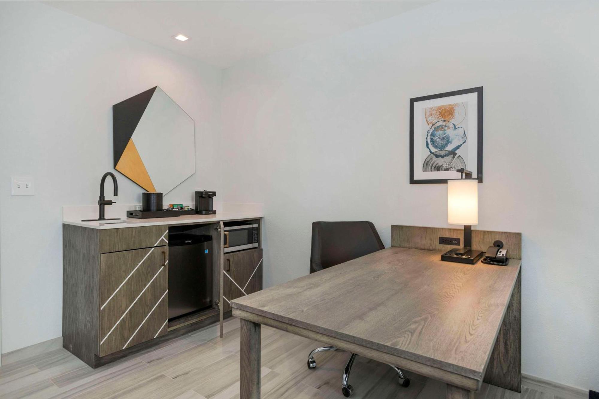 King Studio Suite