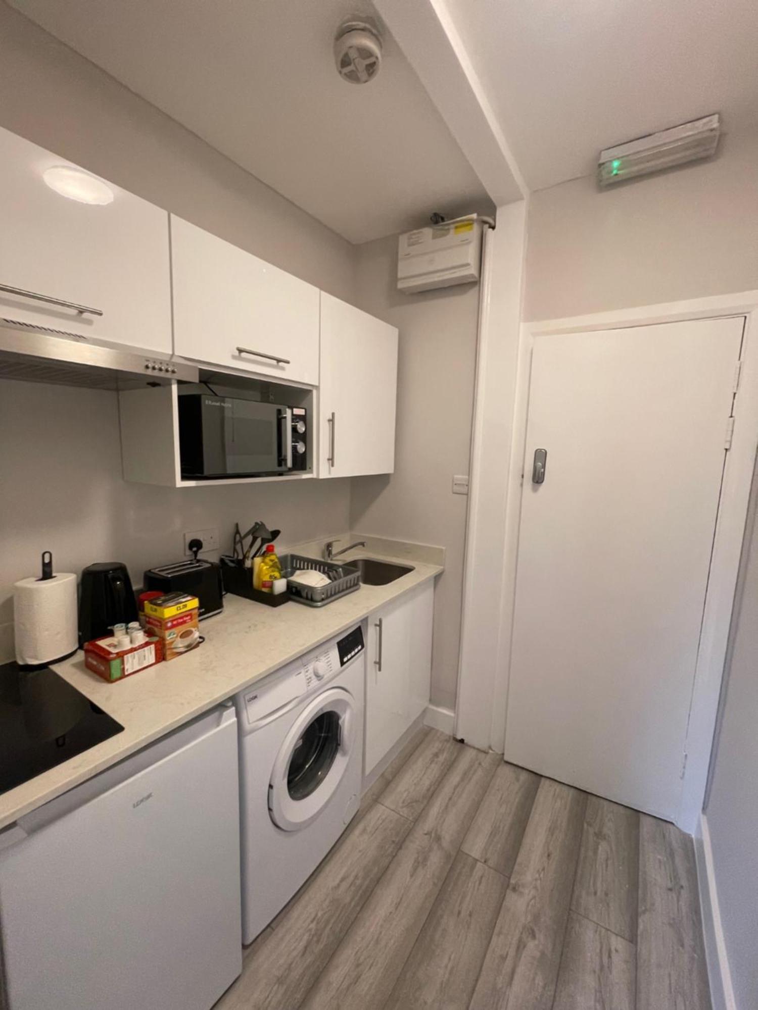 Top 2nd Studio • Sleeps 3