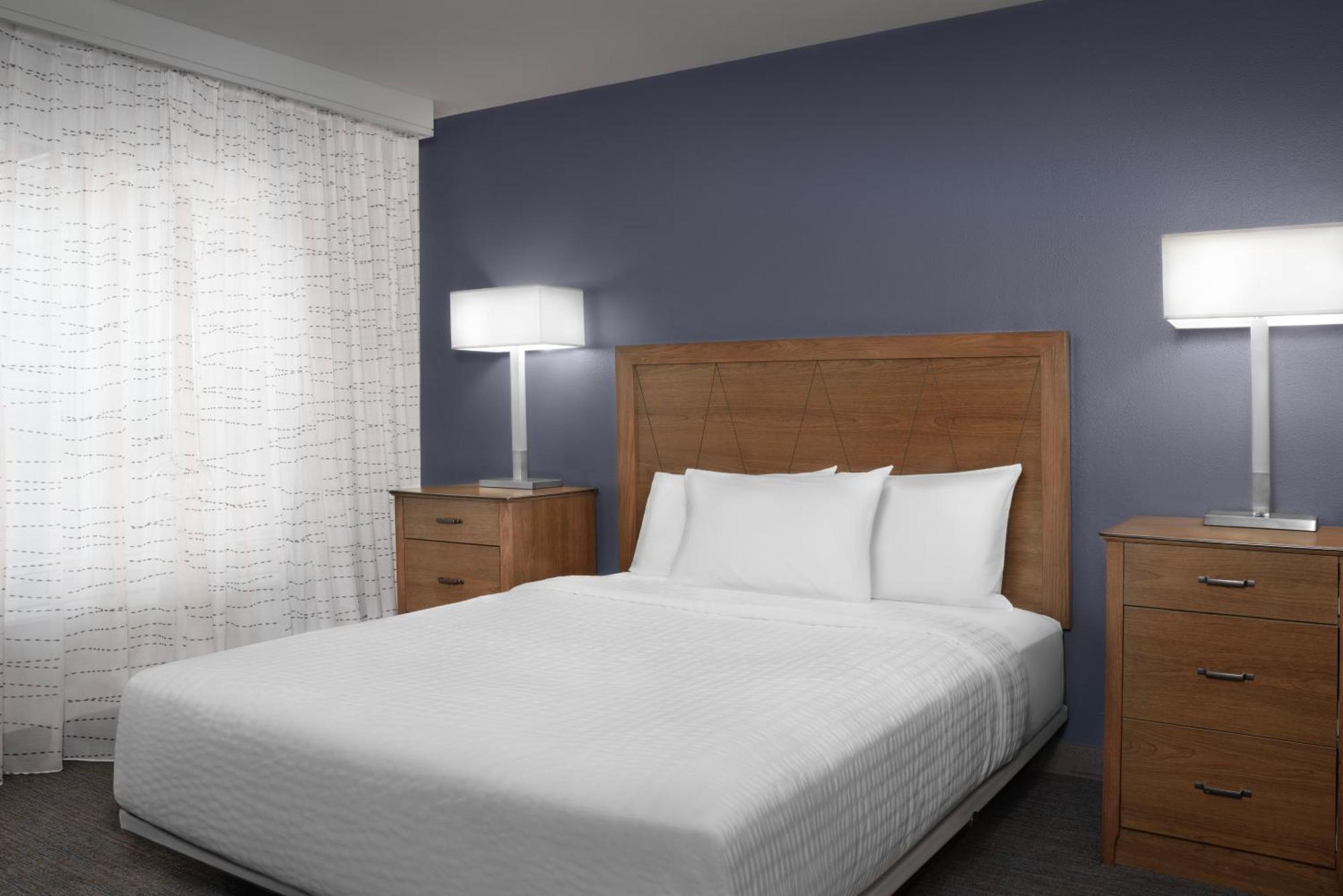 One-Bedroom Queen Suite Sofa Bed