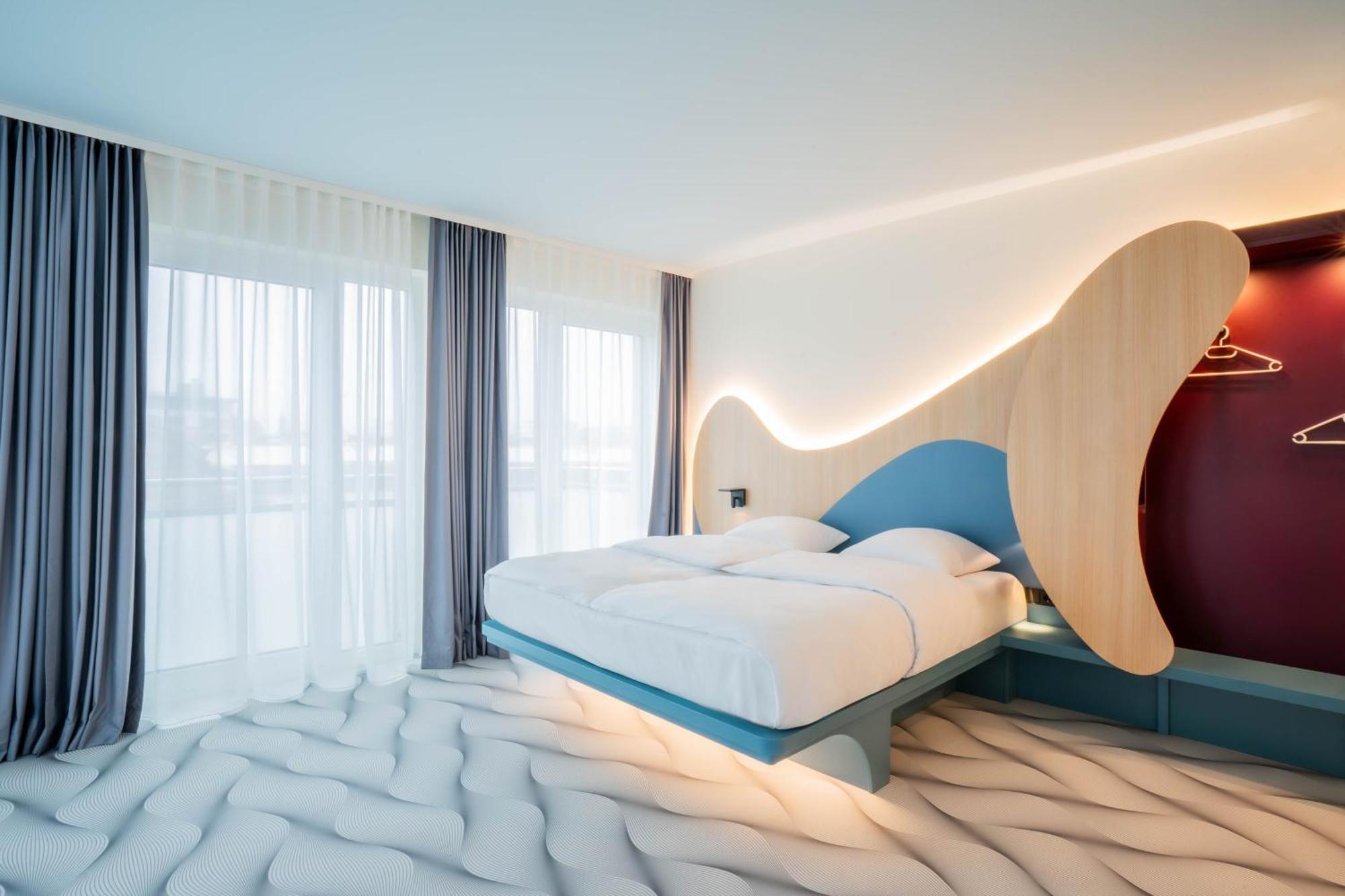 Superior Design Room