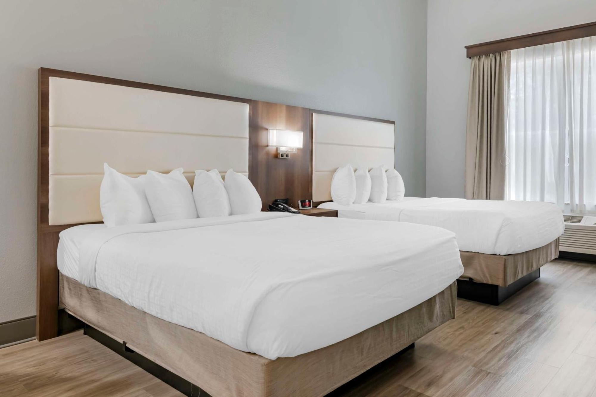 Queen Room with Two Queen Beds - Disability Access/Bath Tub