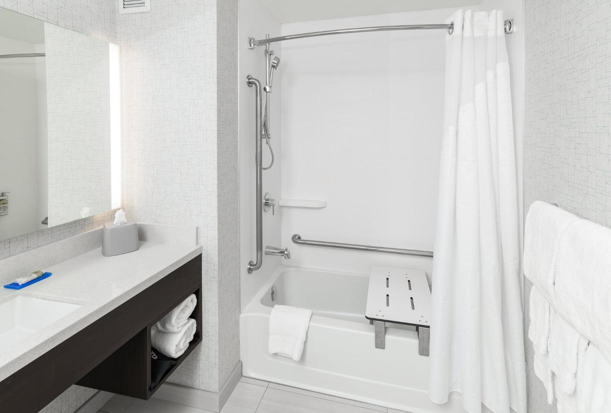 Queen Room Two Queen Beds Mobility Access Tub or Non-Smoking