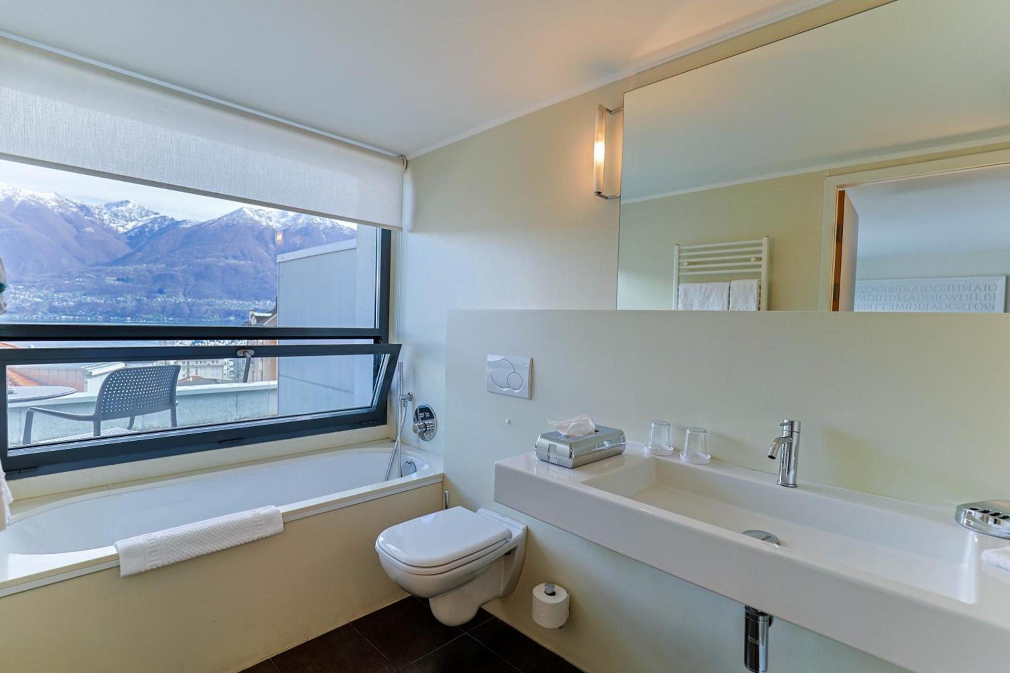 Panorama Double Room with Lake View and Balcony