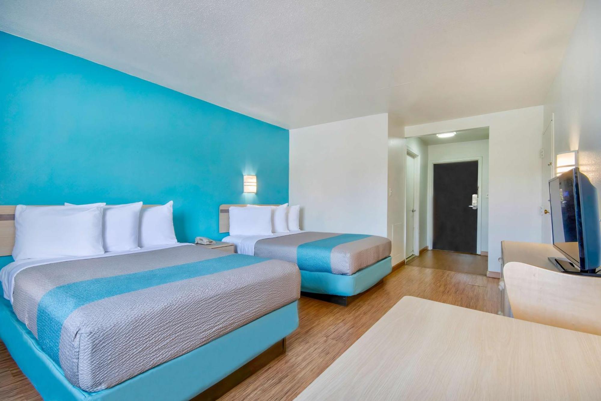 2 Queen Beds Non-Smoking