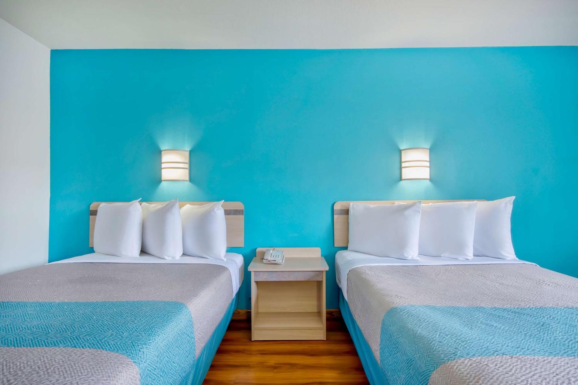 2 Queen Beds Non-Smoking