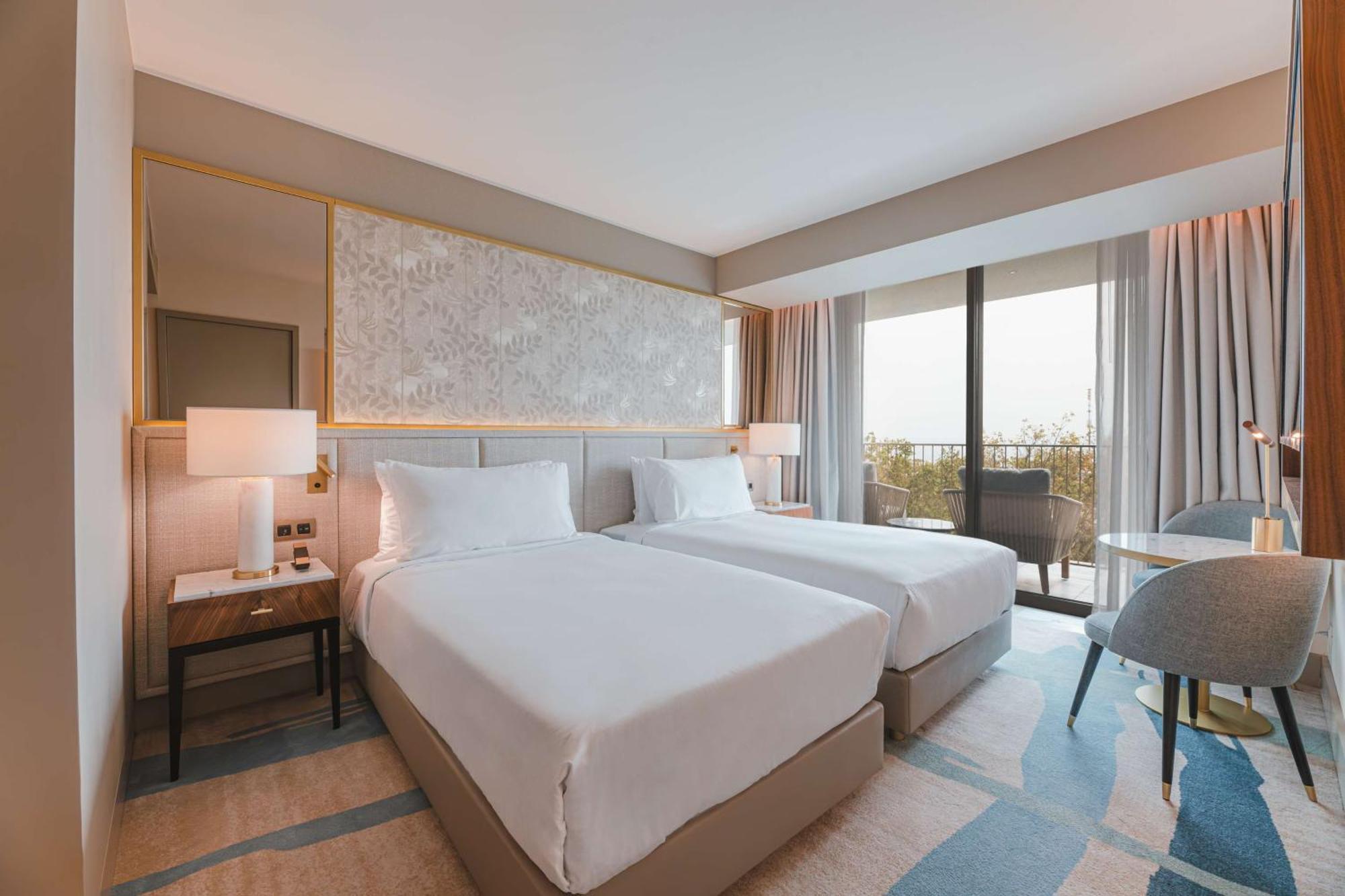 Quarto Twin Cascais com Varanda e Vista Mar