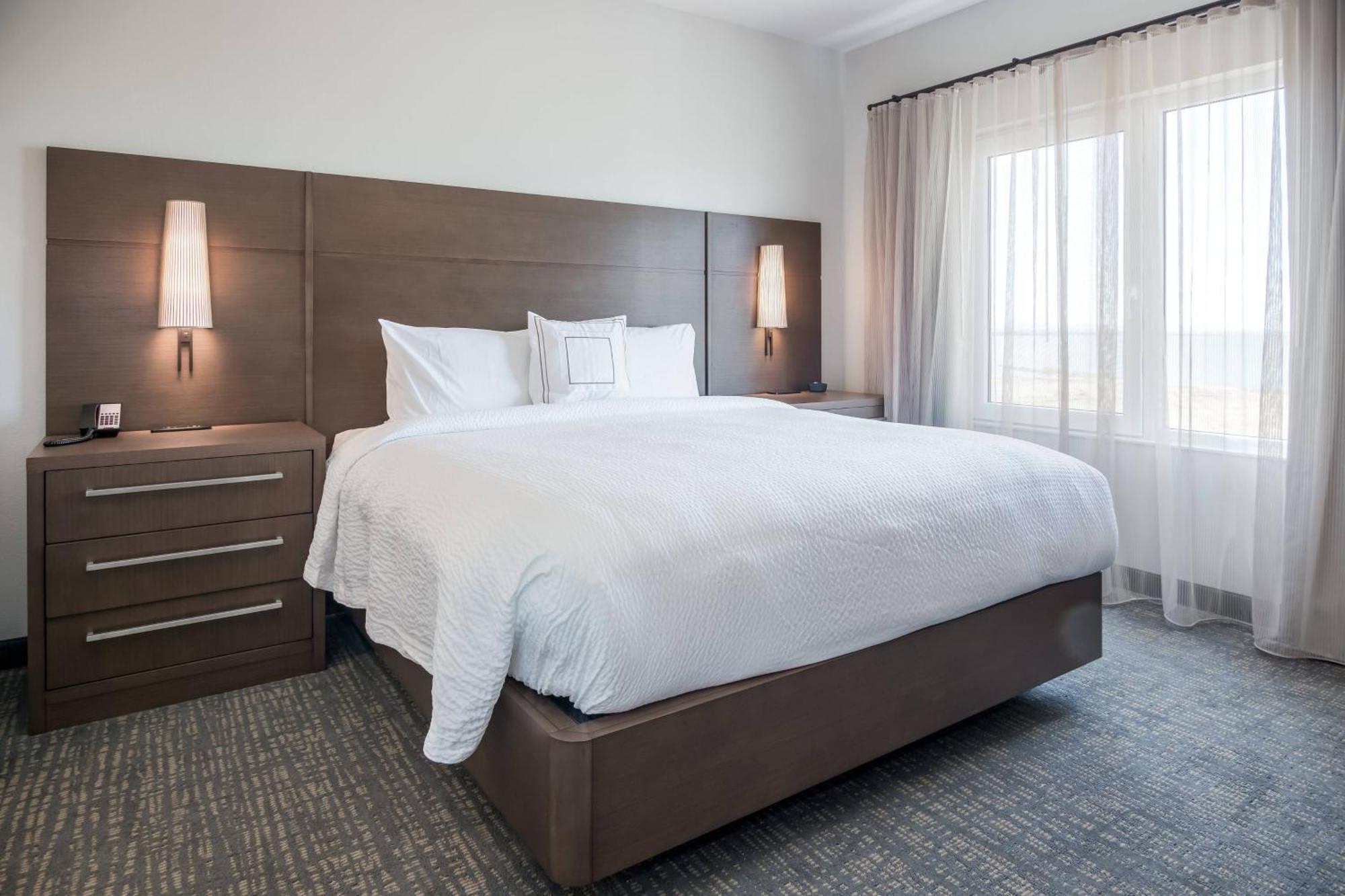 Two-Bedroom Suite with King and Queen Bed